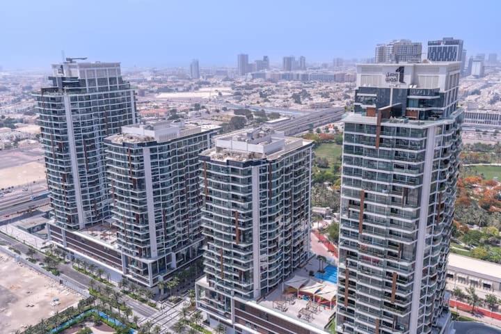 Apartment Vogue Al Wasl 1 West 13th Floor With Large Balcony For View Of Sheikh Zaid Road And One Za'abeel Tower And Burj Khalifa, Walkable To Metro With Easy Access To Sheikh Zayed Road & World Trade Centre *
