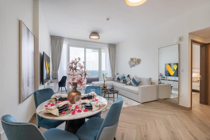 Vogue Al Wasl 1 West 13th Floor With Large Balcony For View Of Sheikh Zaid Road And One Za'abeel Tower And Burj Khalifa, Walkable To Metro With Easy Access To Sheikh Zayed Road & World Trade Centre Apartment *