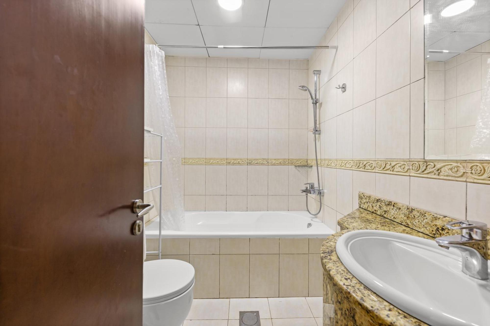 Spectacular 2 Bedroom Marina Sea Views Apartment
