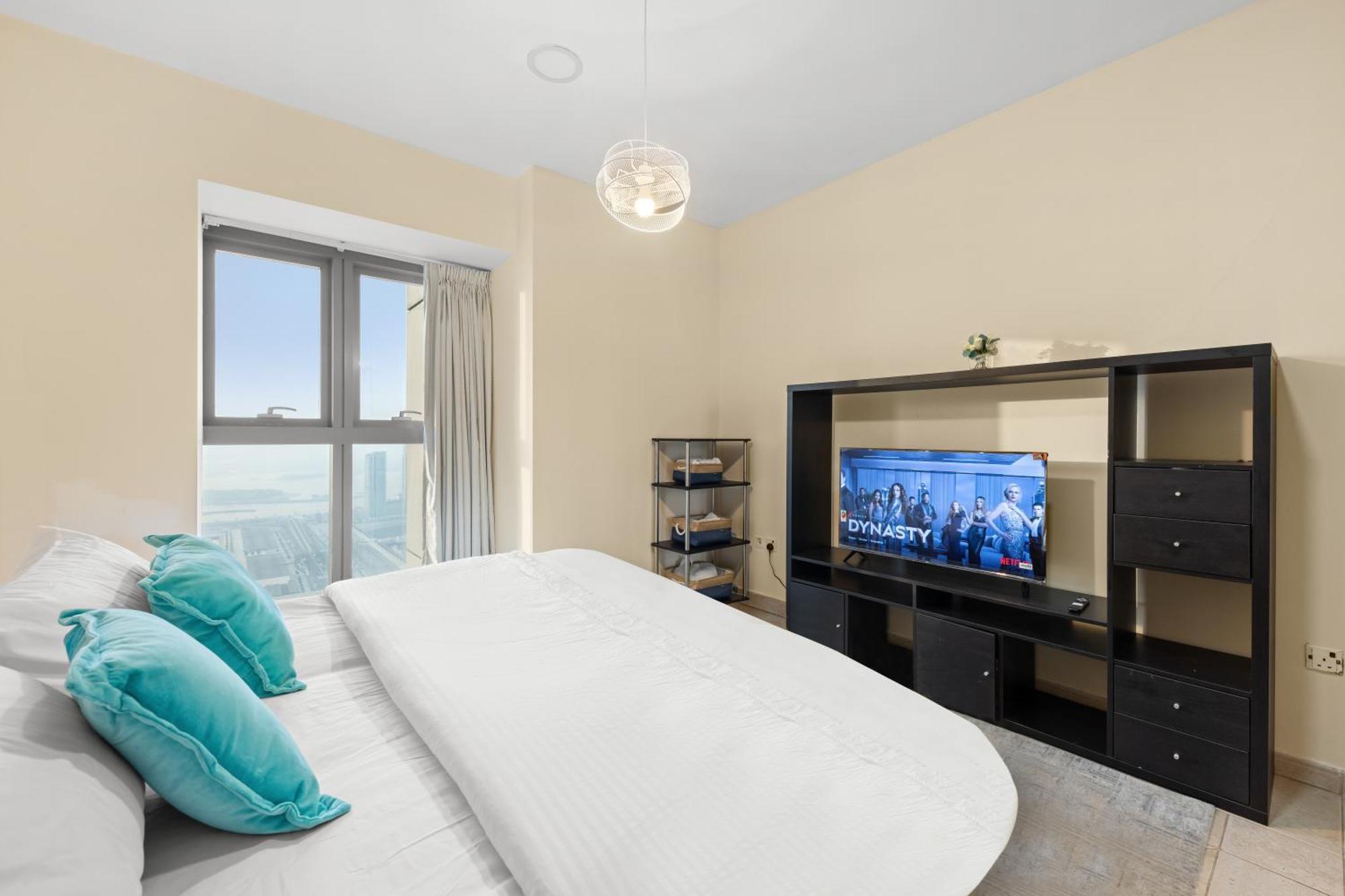 Apartment Spectacular 2 Bedroom Marina Sea Views *
