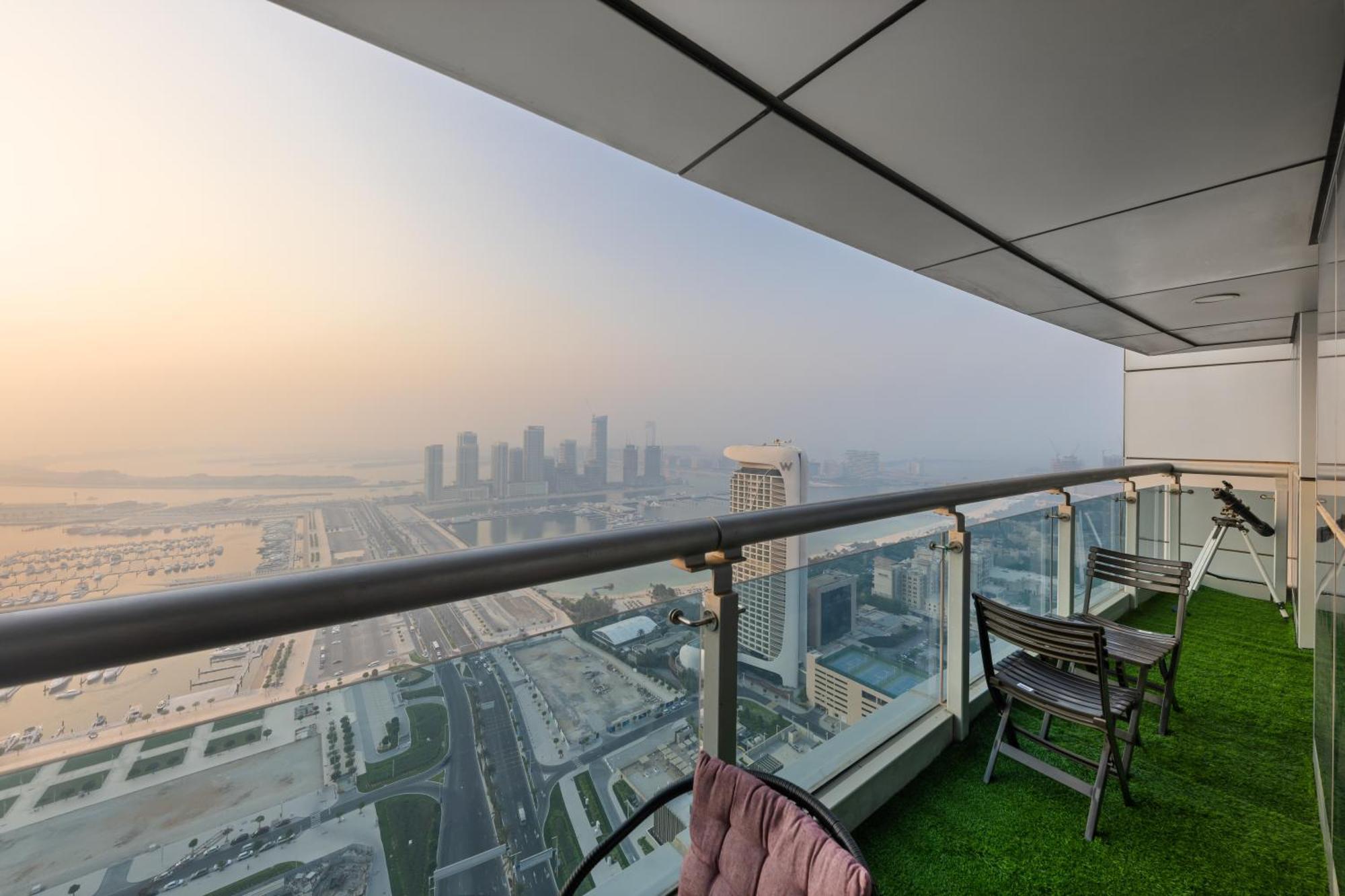 Spectacular 2 Bedroom Marina Sea Views