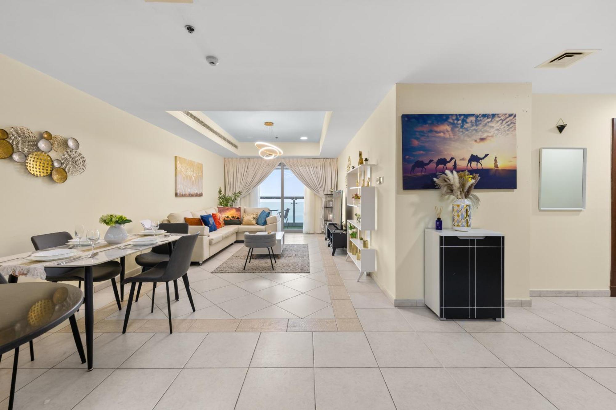 Apartment Spectacular 2 Bedroom Marina Sea Views *