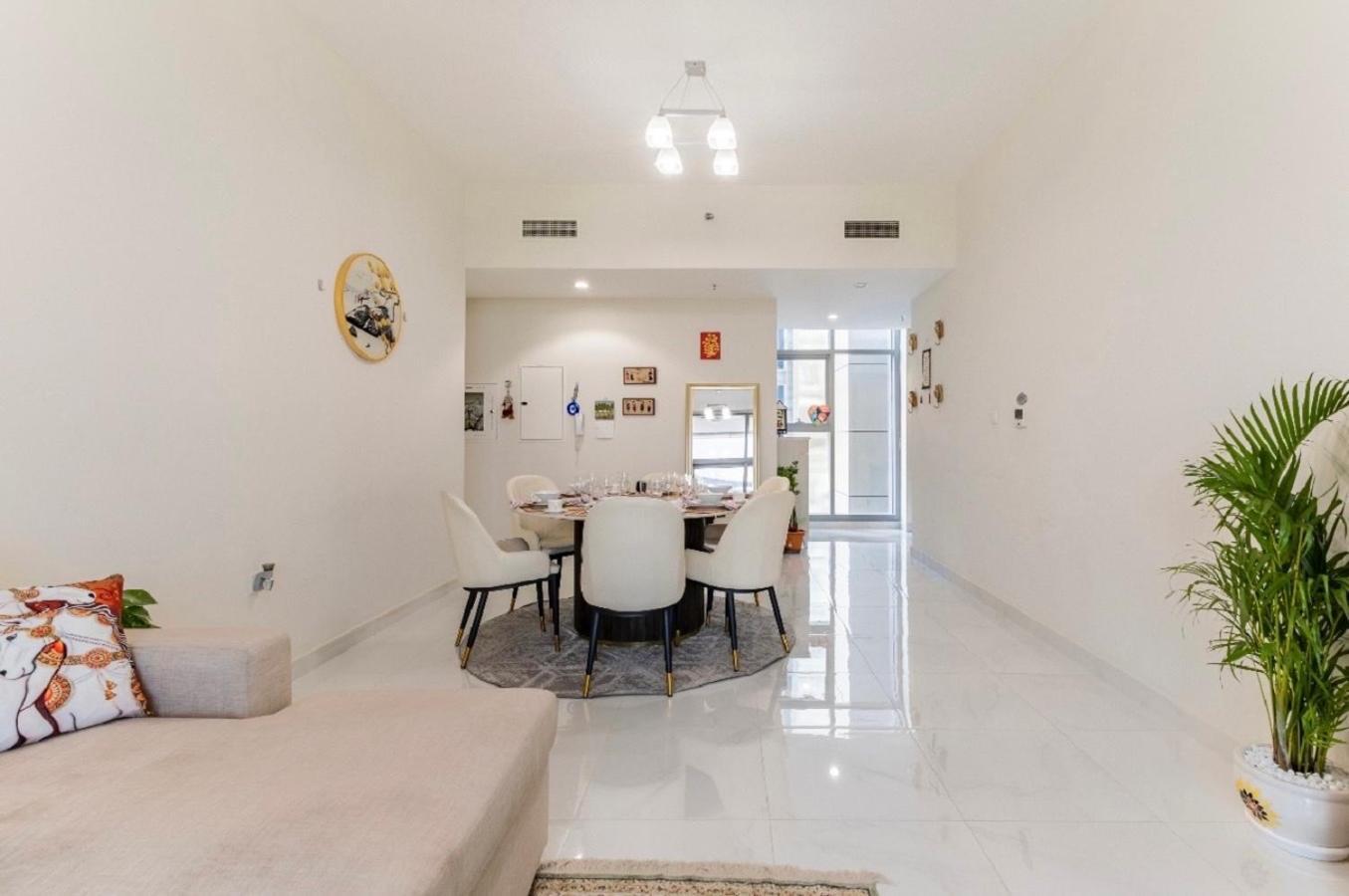 Bright & Cozy, Near Metro & Downtown, Pool, Gym Apartment *