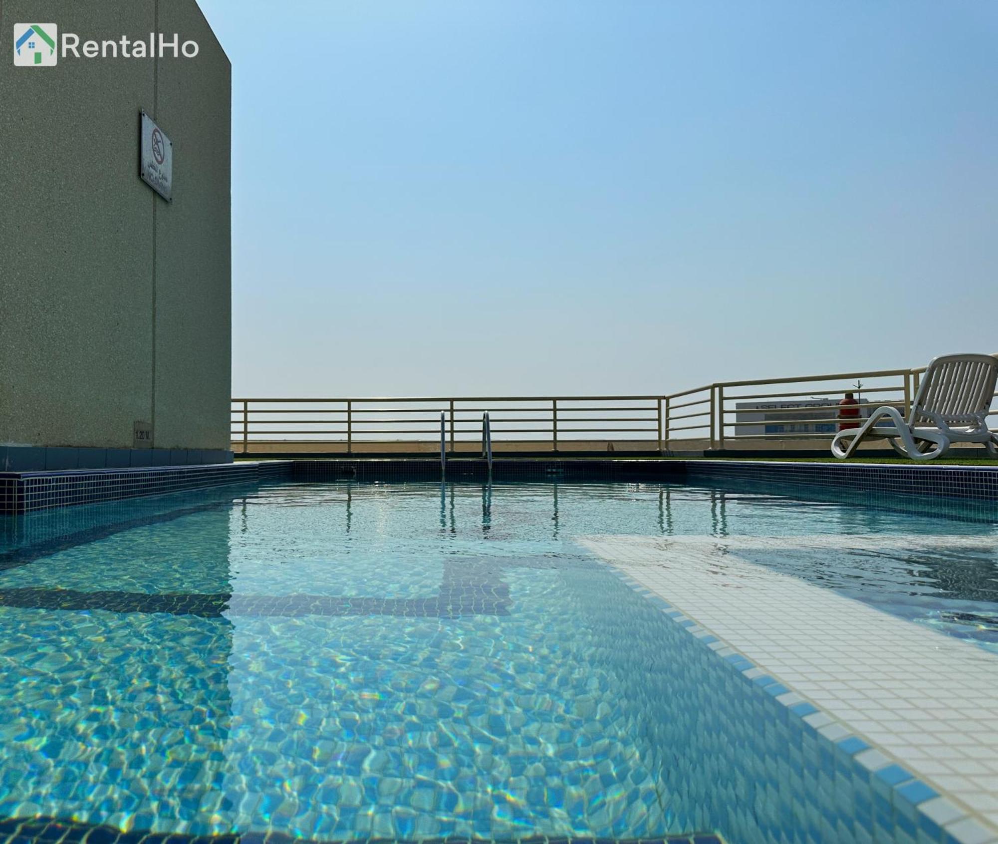 Quiet With Balcony And Roof Pool In Marina *