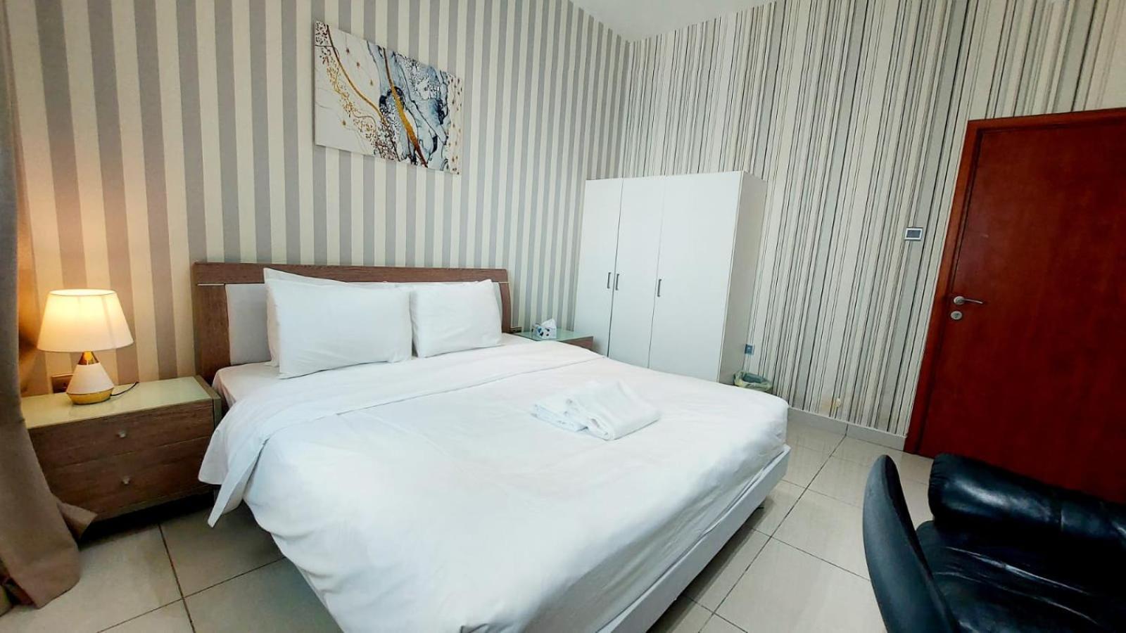 Apartment Entire Private Self Catered Marina