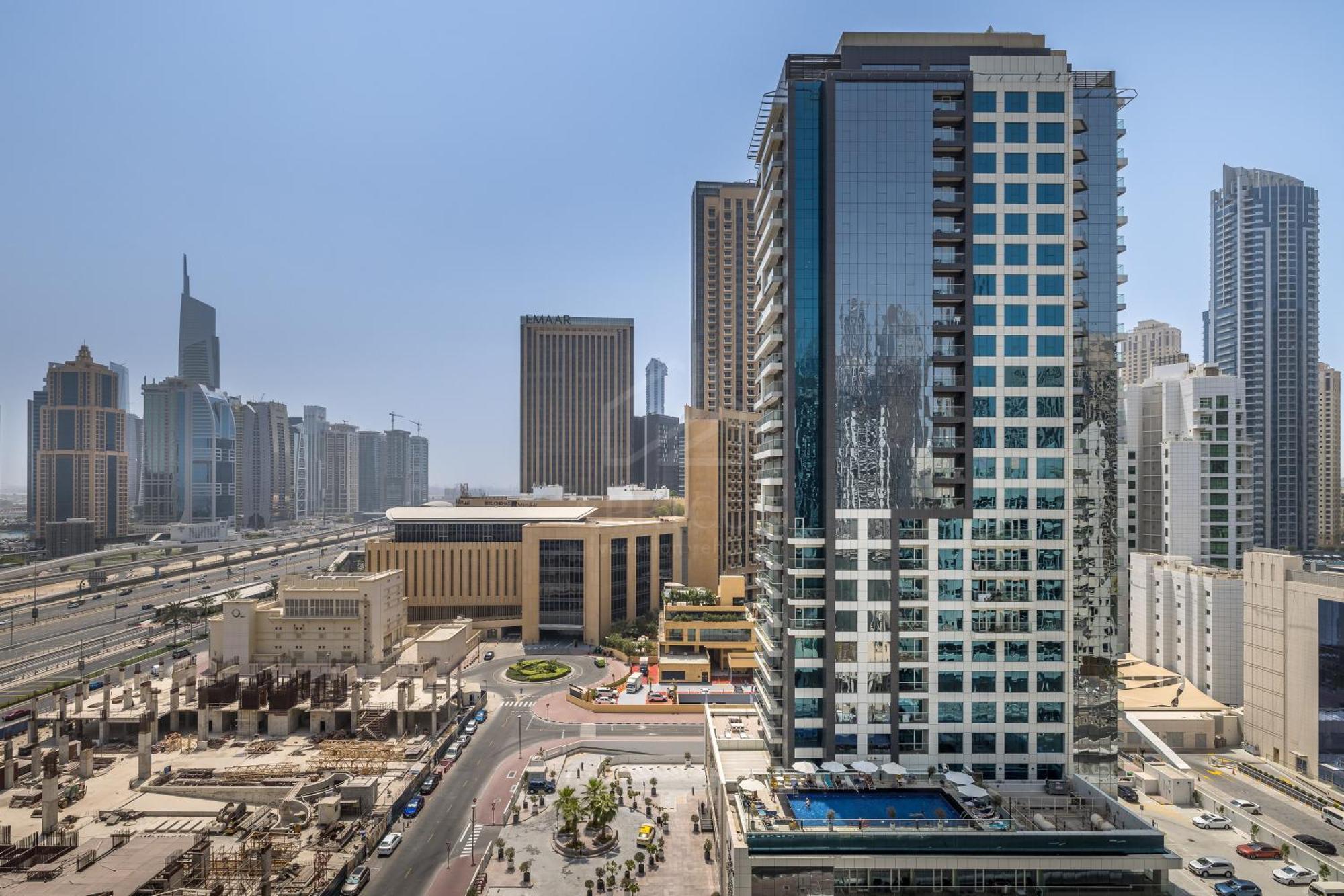 Splendid In Marina View Towers *