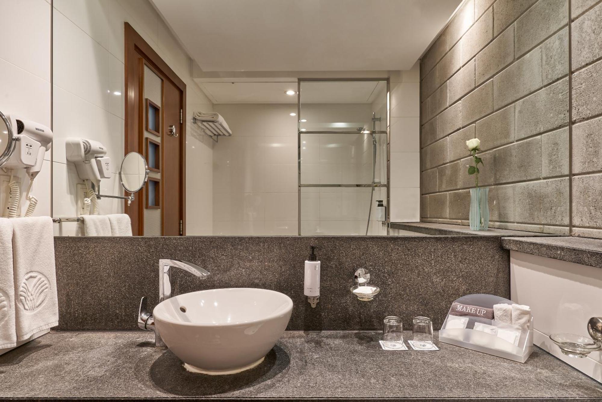 Rotana 4*