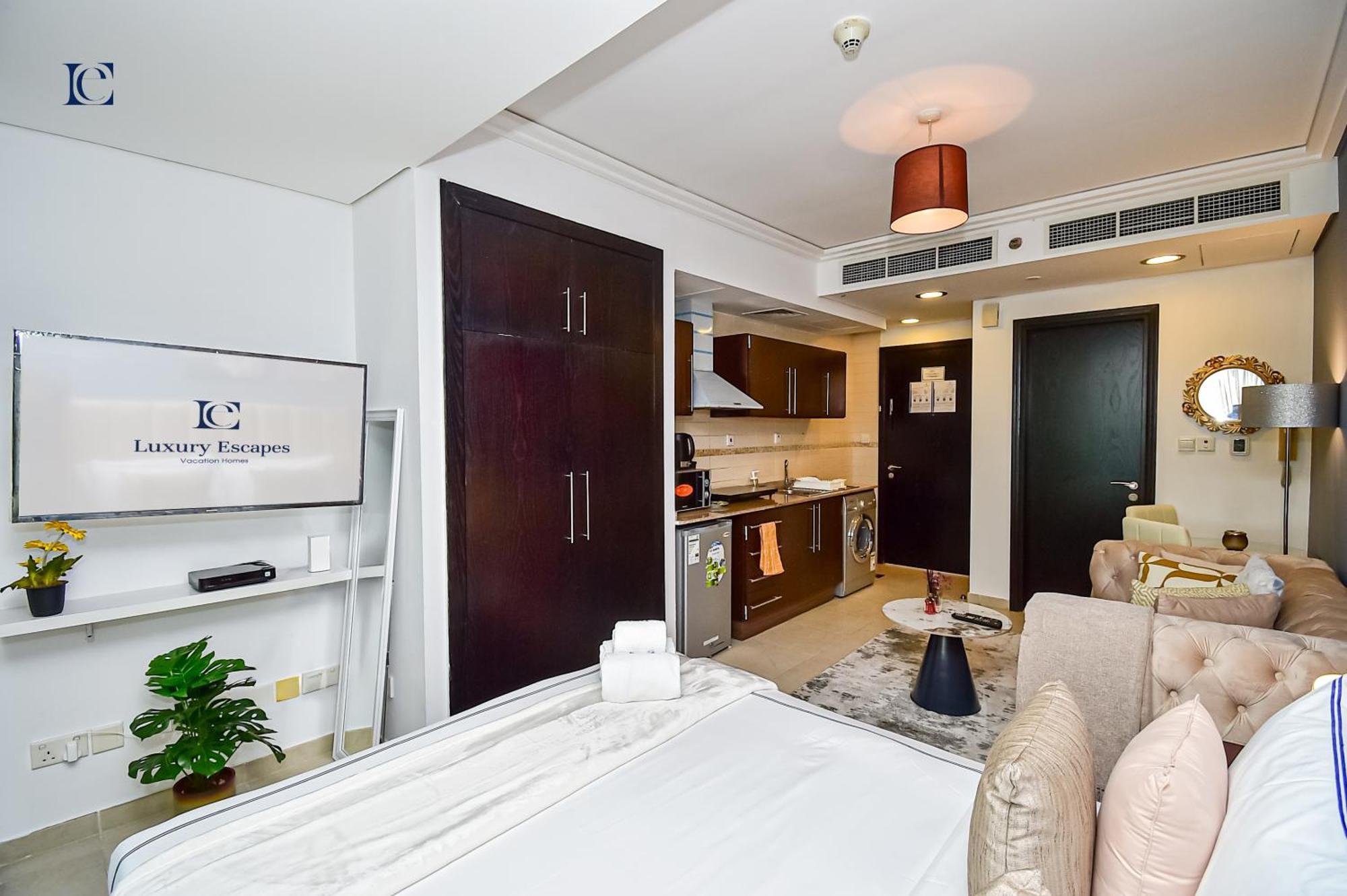 Luxury Escapes - Modern - Metro, & Mall Mins Away Dubai