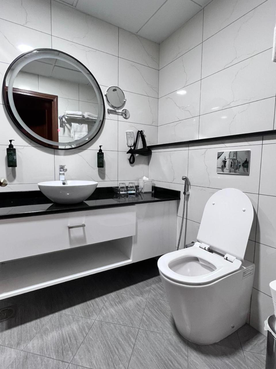 Howard Johnson Bur Hotel 3*