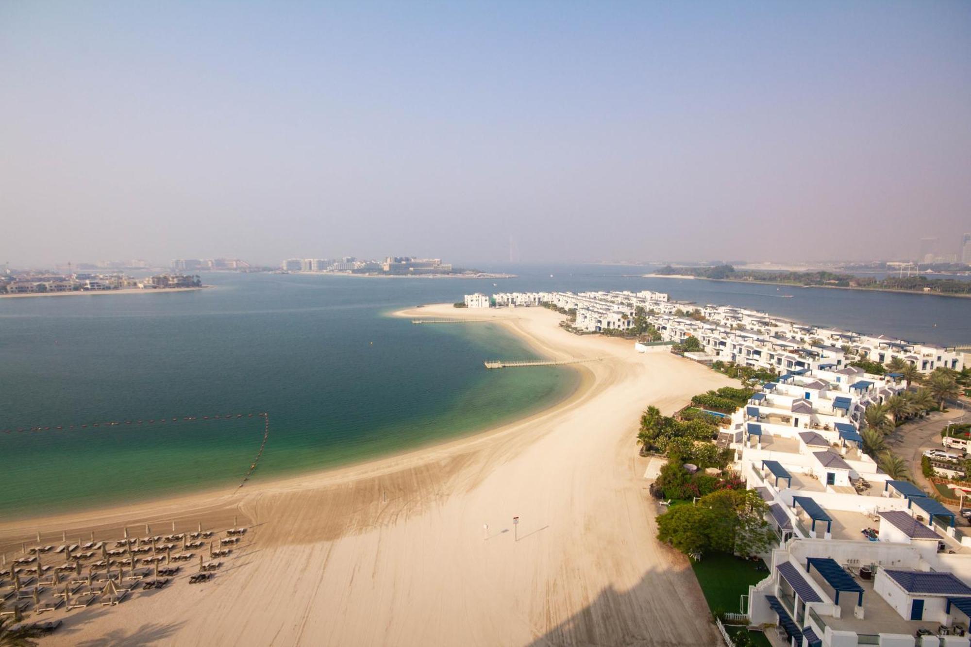 Bespoke Homes - Palm Jumeirah- 1 Bedroom Sea View With Pool & Access, Al Haseer Apartment *