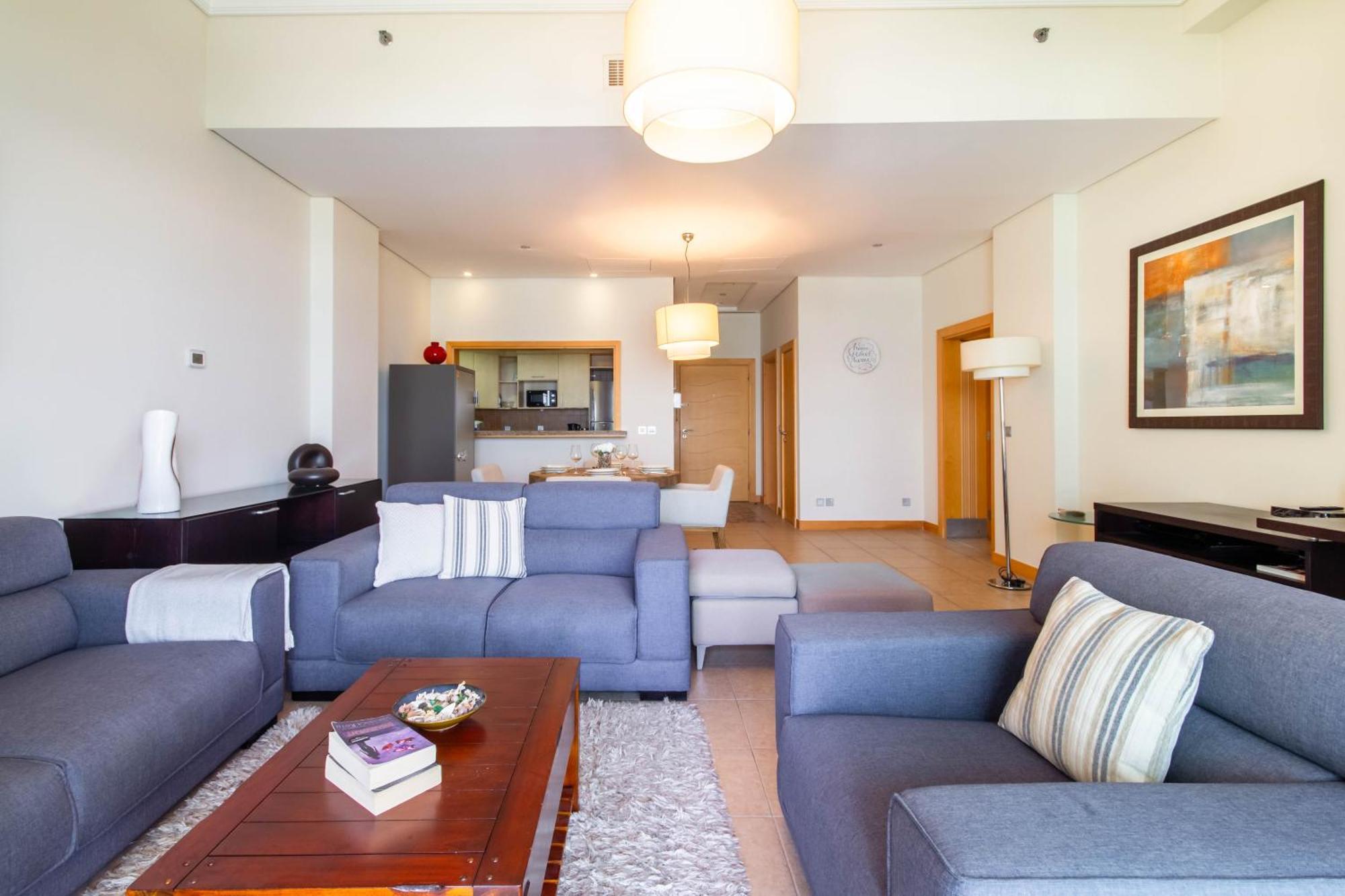 Bespoke Homes - Palm Jumeirah- 1 Bedroom Sea View With Pool & Access, Al Haseer Apartment