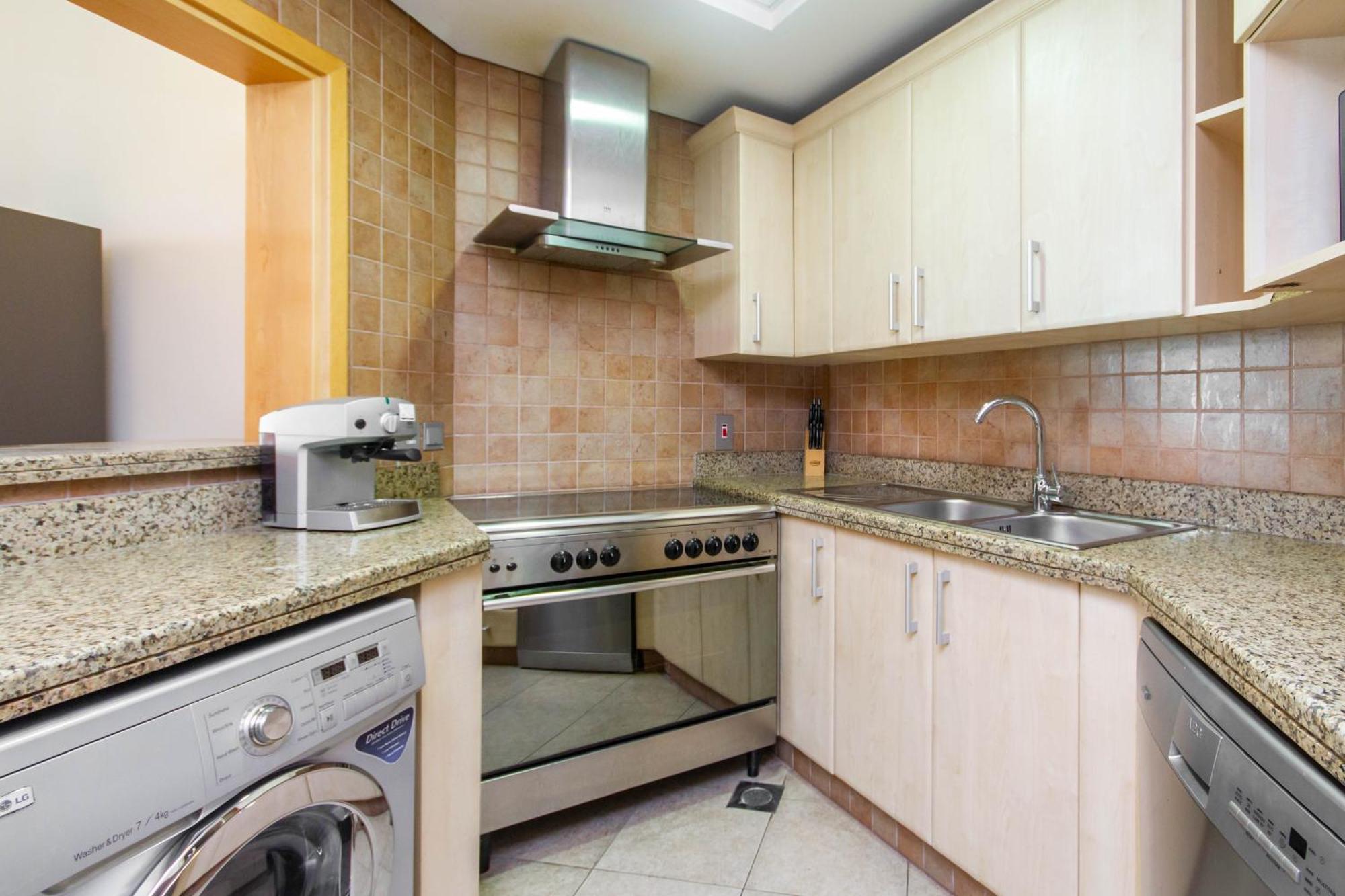 Bespoke Homes - Palm Jumeirah- 1 Bedroom Sea View With Pool & Access, Al Haseer *