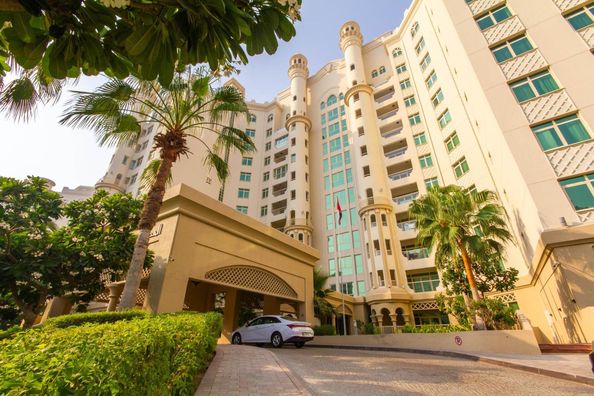 Bespoke Homes - Palm Jumeirah- 1 Bedroom Sea View With Pool & Access, Al Haseer Apartment Dubai