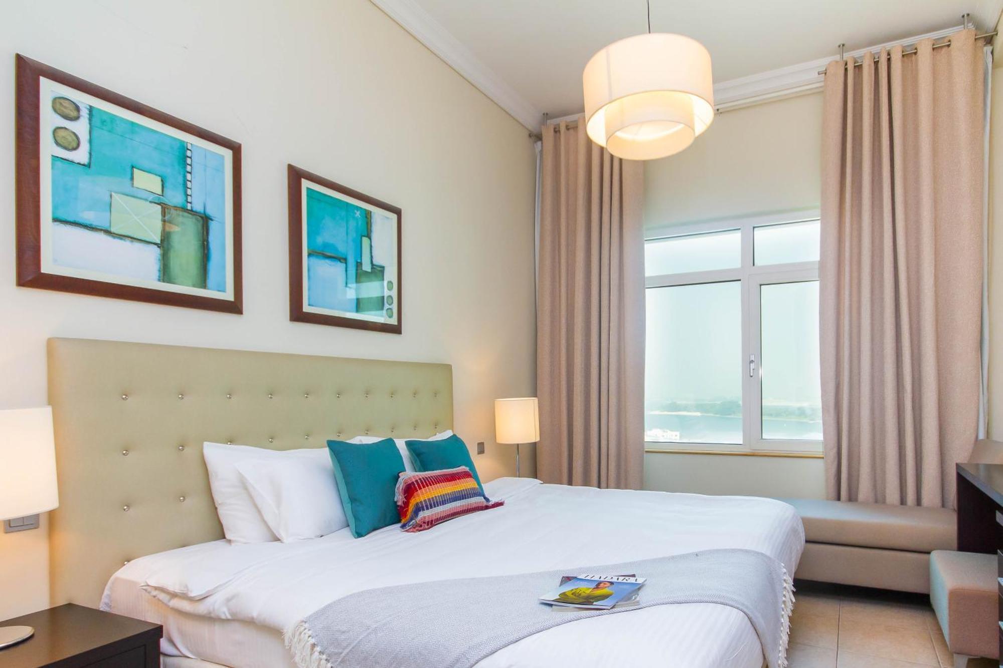 Bespoke Homes - Palm Jumeirah- 1 Bedroom Sea View With Pool & Access, Al Haseer Apartment
