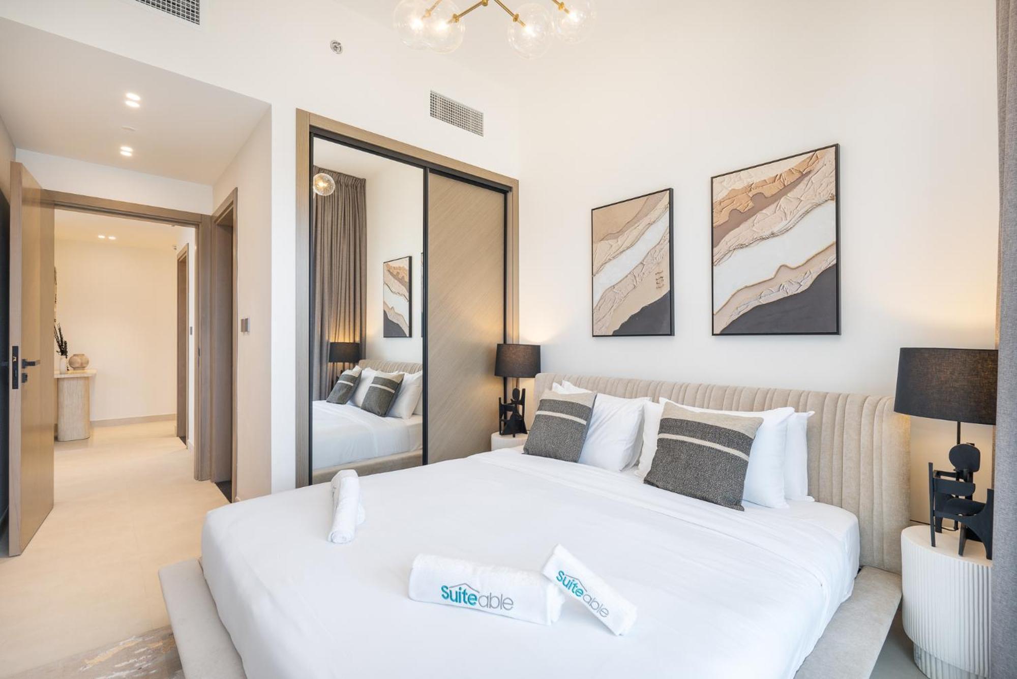 Apartment Canal Front With Burj Khalifa View By Suiteable Dubai