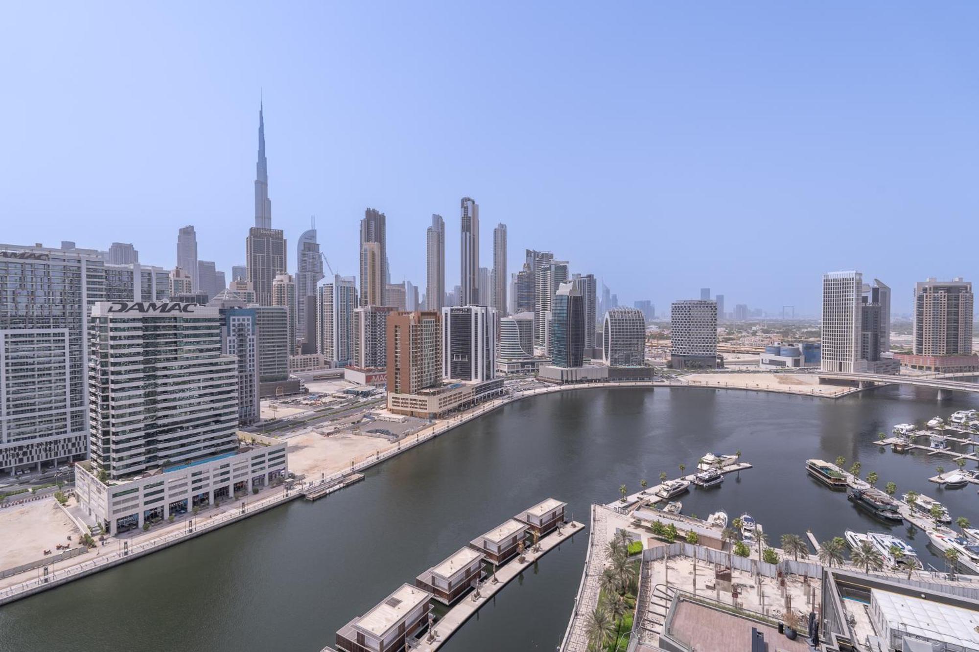 Canal Front With Burj Khalifa View By Suiteable Apartment Dubai