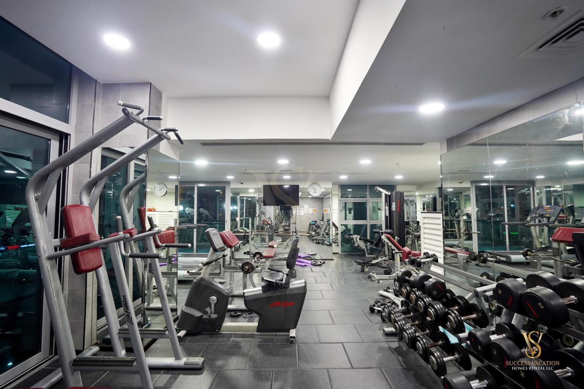 Success Luxury - 5 Min Away Marina Corniche - Free Housekeeping Provided Everyday-24-7 Staff Available For Services Apartment