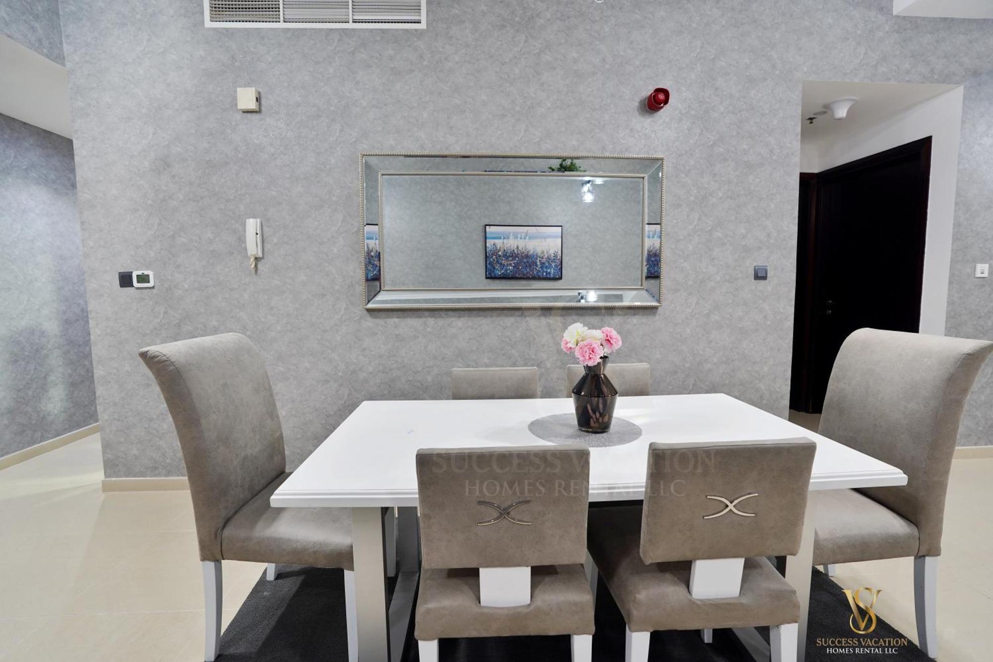 Success Luxury - 5 Min Away Marina Corniche - Free Housekeeping Provided Everyday-24-7 Staff Available For Services Apartment *