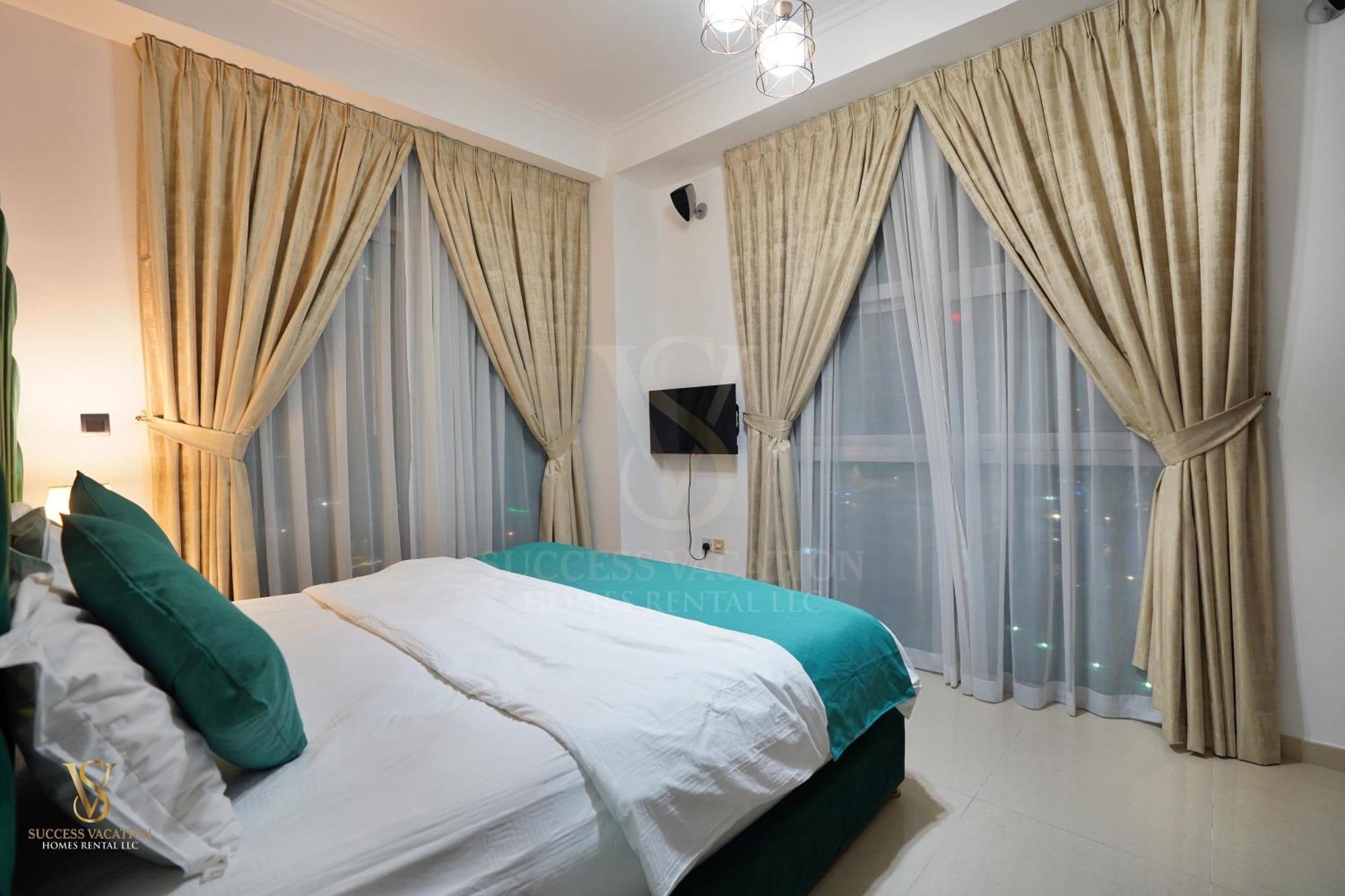 Apartment Success Luxury - 5 Min Away Marina Corniche - Free Housekeeping Provided Everyday-24-7 Staff Available For Services