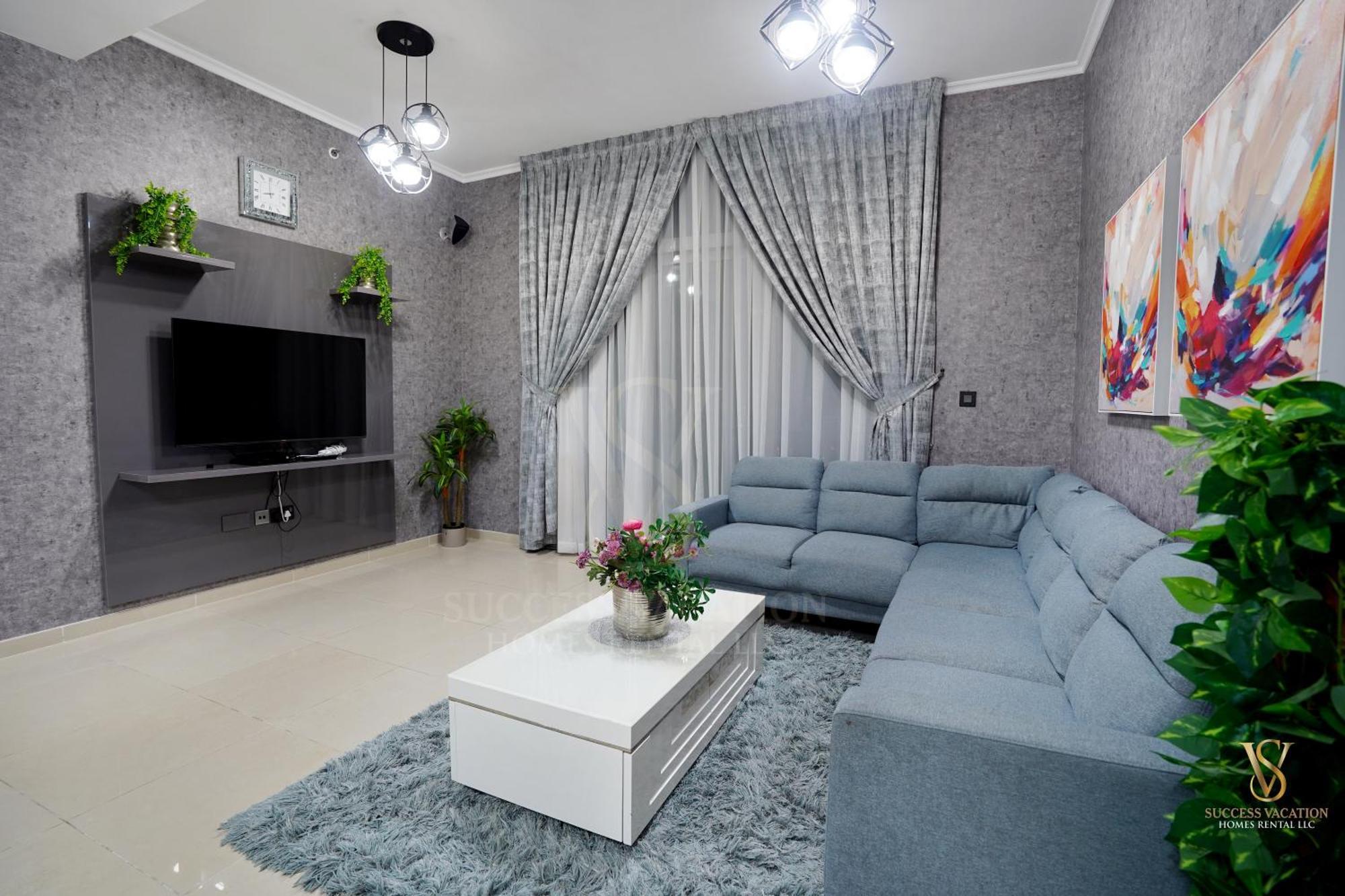 Success Luxury - 5 Min Away Marina Corniche - Free Housekeeping Provided Everyday-24-7 Staff Available For Services *