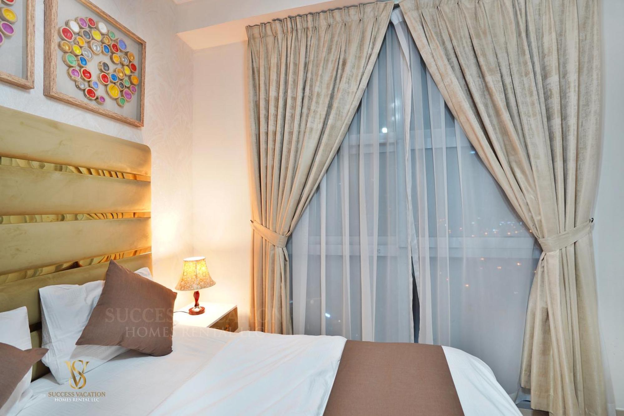 Apartment Success Luxury - 5 Min Away Marina Corniche - Free Housekeeping Provided Everyday-24-7 Staff Available For Services
