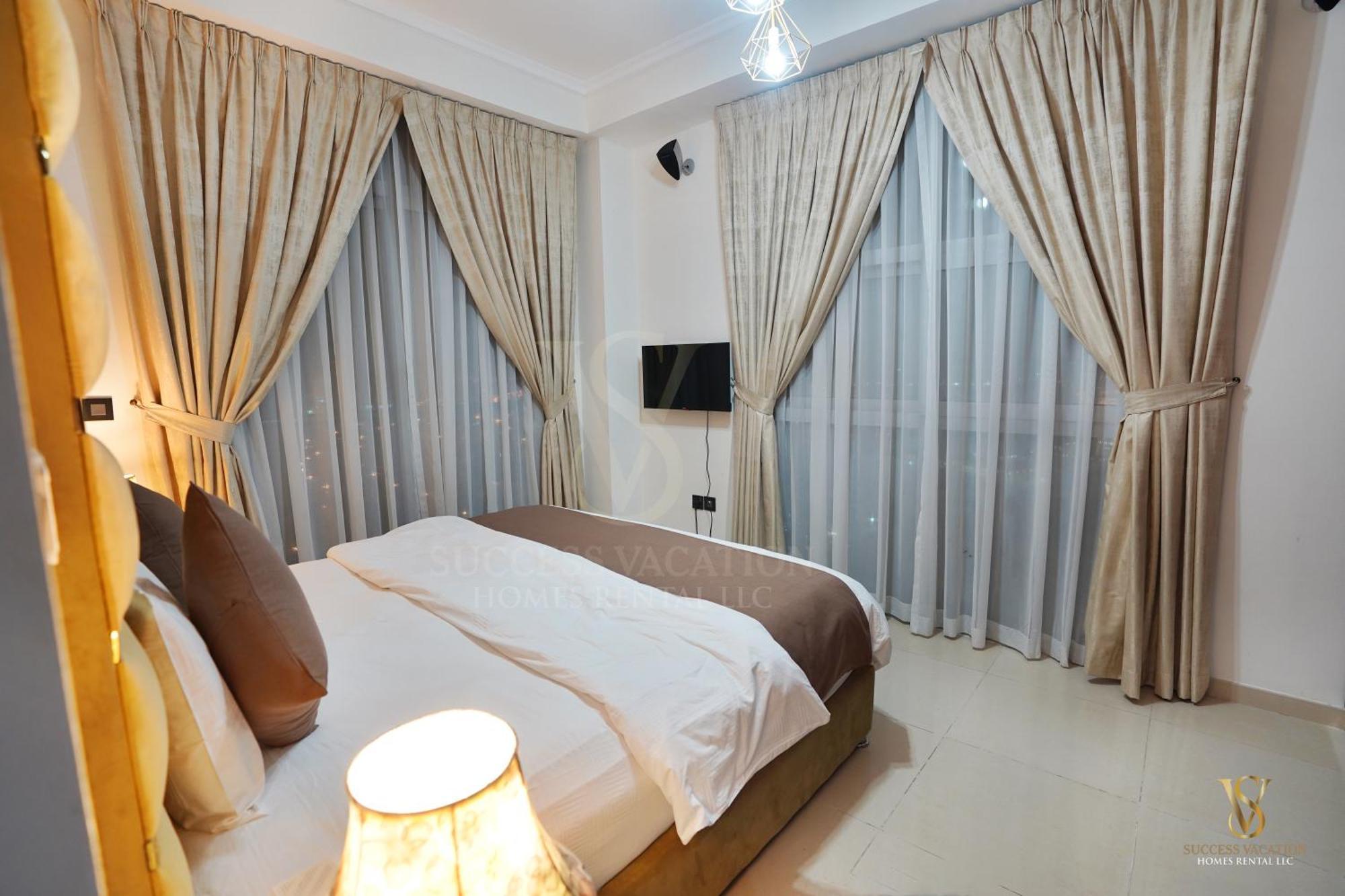 Success Luxury - 5 Min Away Marina Corniche - Free Housekeeping Provided Everyday-24-7 Staff Available For Services Apartment *