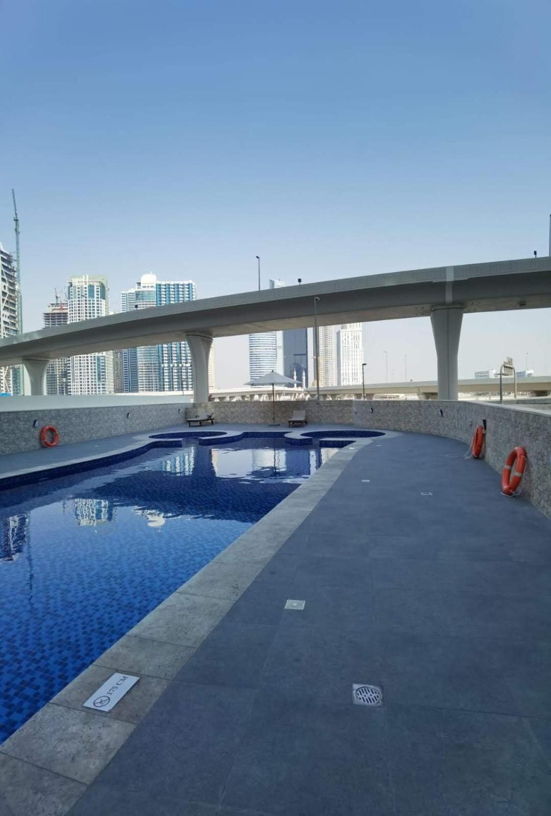 Apartment Freshlook 2 Bhk In Marina 707 *