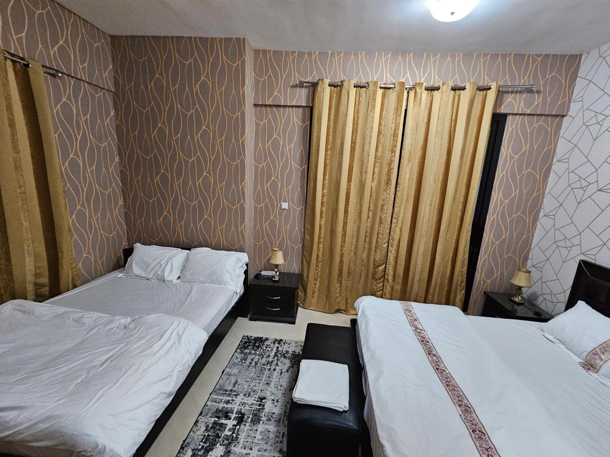 Freshlook 2 Bhk In Marina 707 Apartment *
