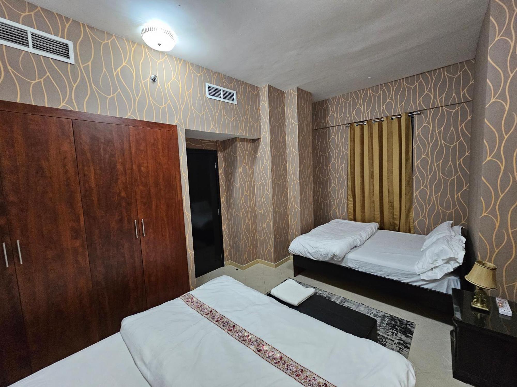 Apartment Freshlook 2 Bhk In Marina 707