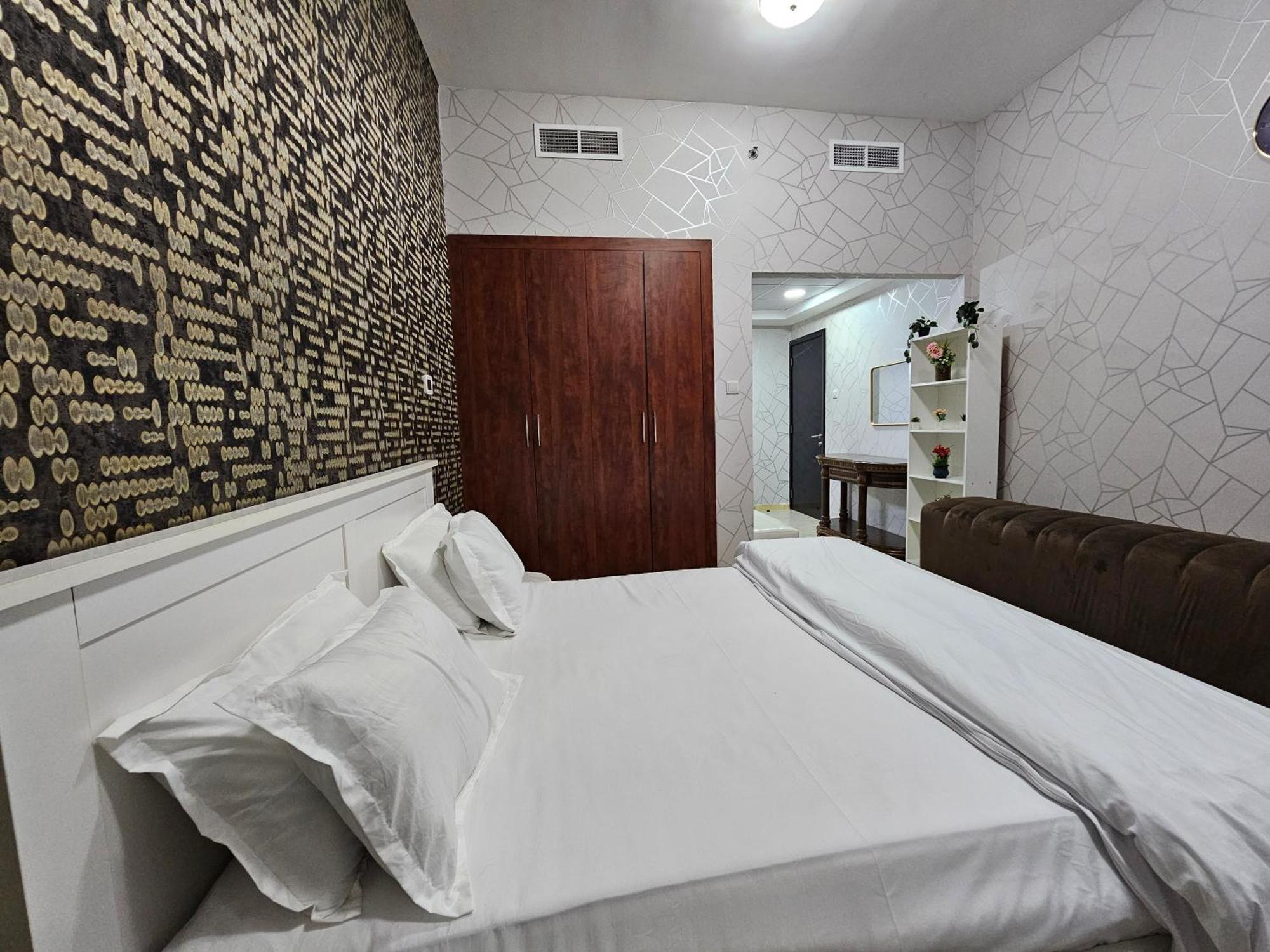 Freshlook 2 Bhk In Marina 707 Dubai