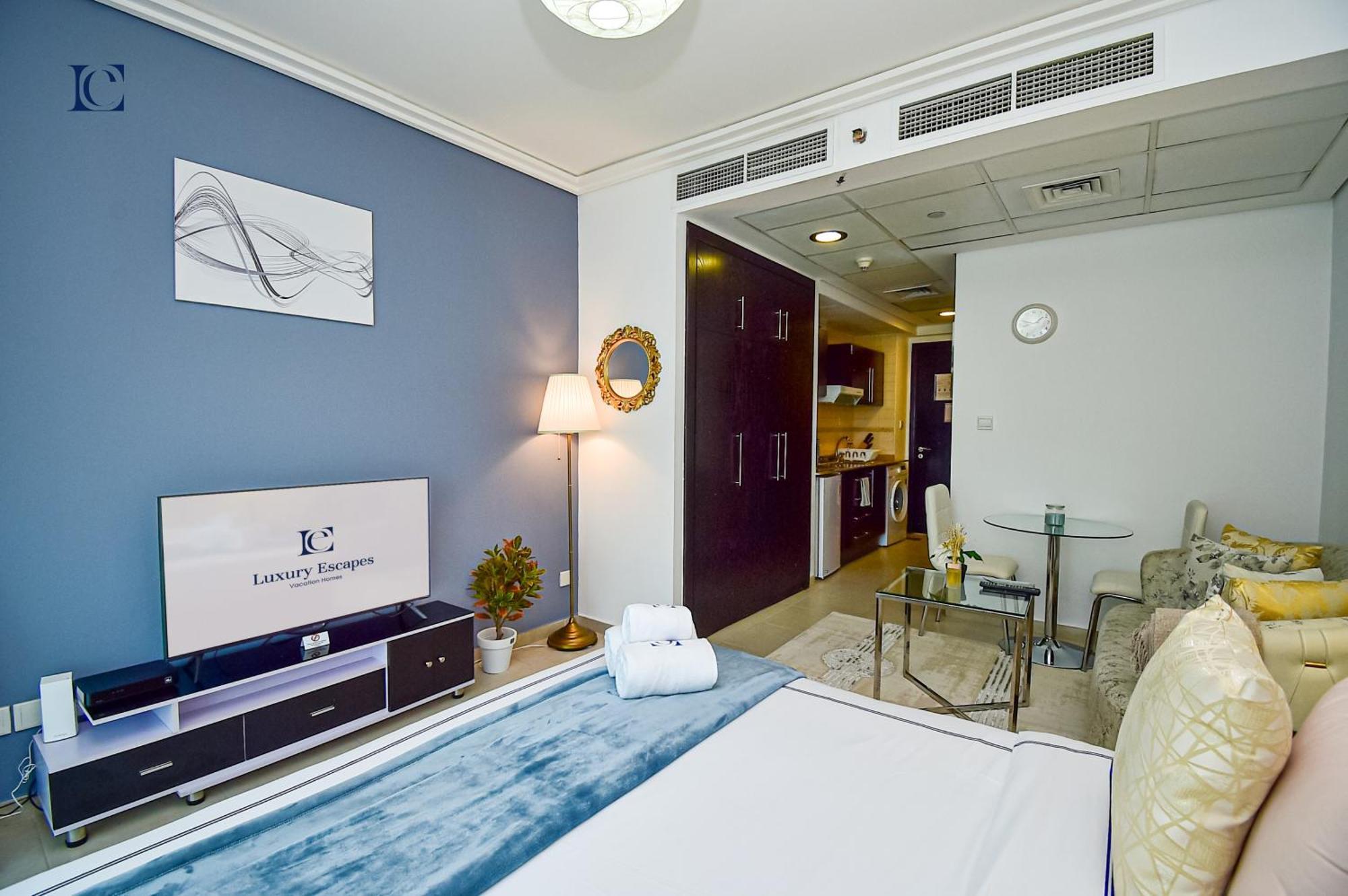 Brand New - Near Jlt Metro Apartment