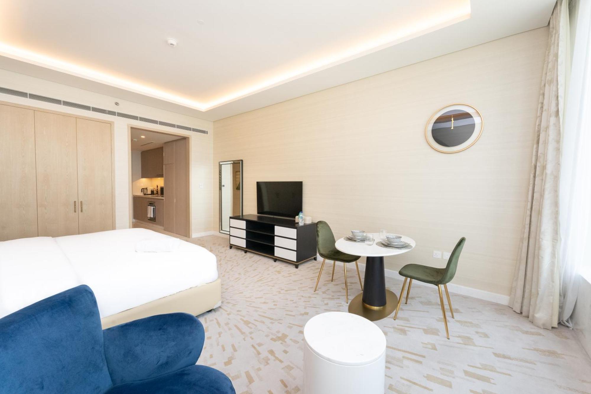 Fam Living - Palm Tower - Palm Jumeirah - Panoramic Apartment *