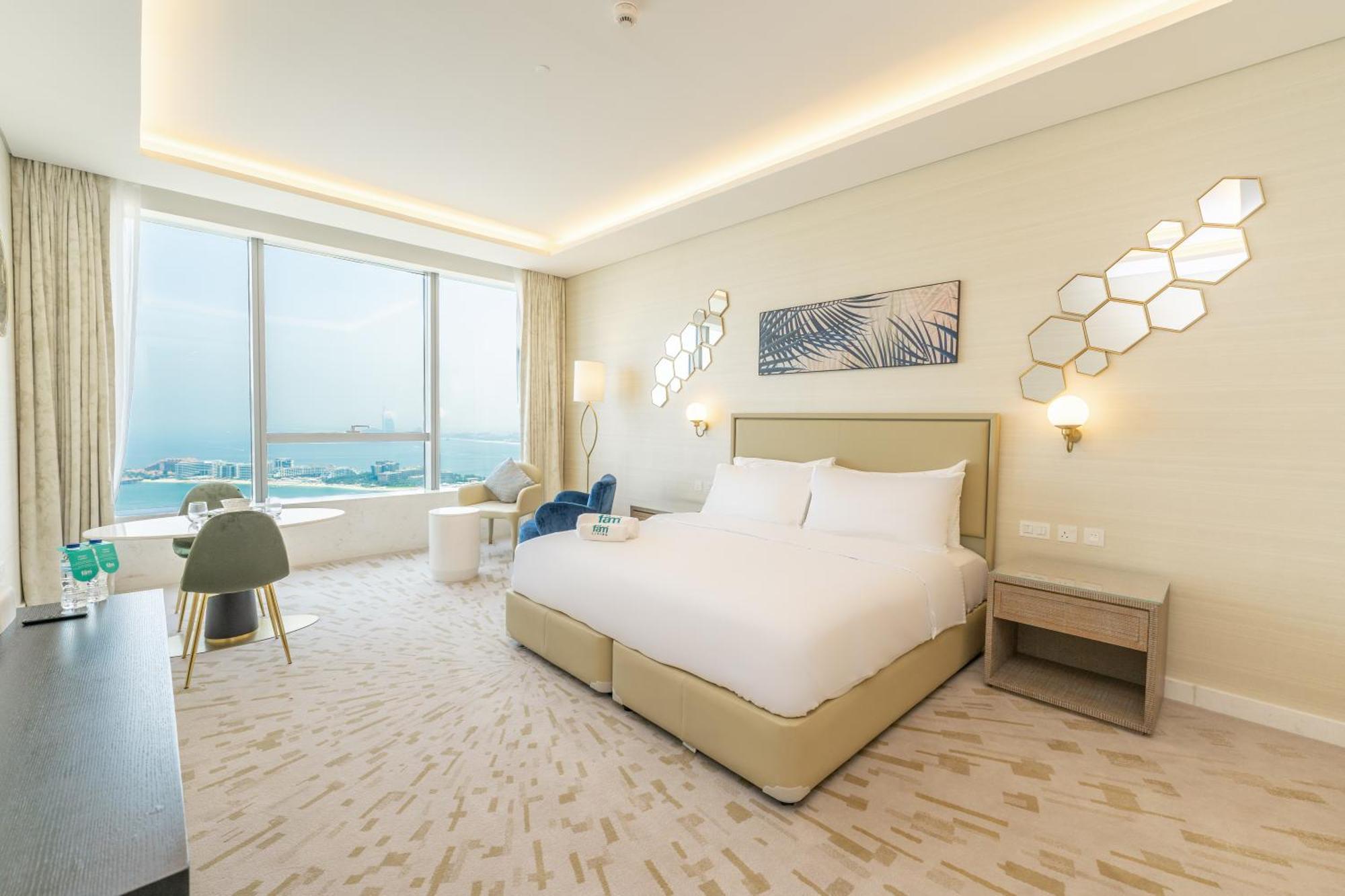 Fam Living - Palm Tower - Palm Jumeirah - Panoramic Apartment