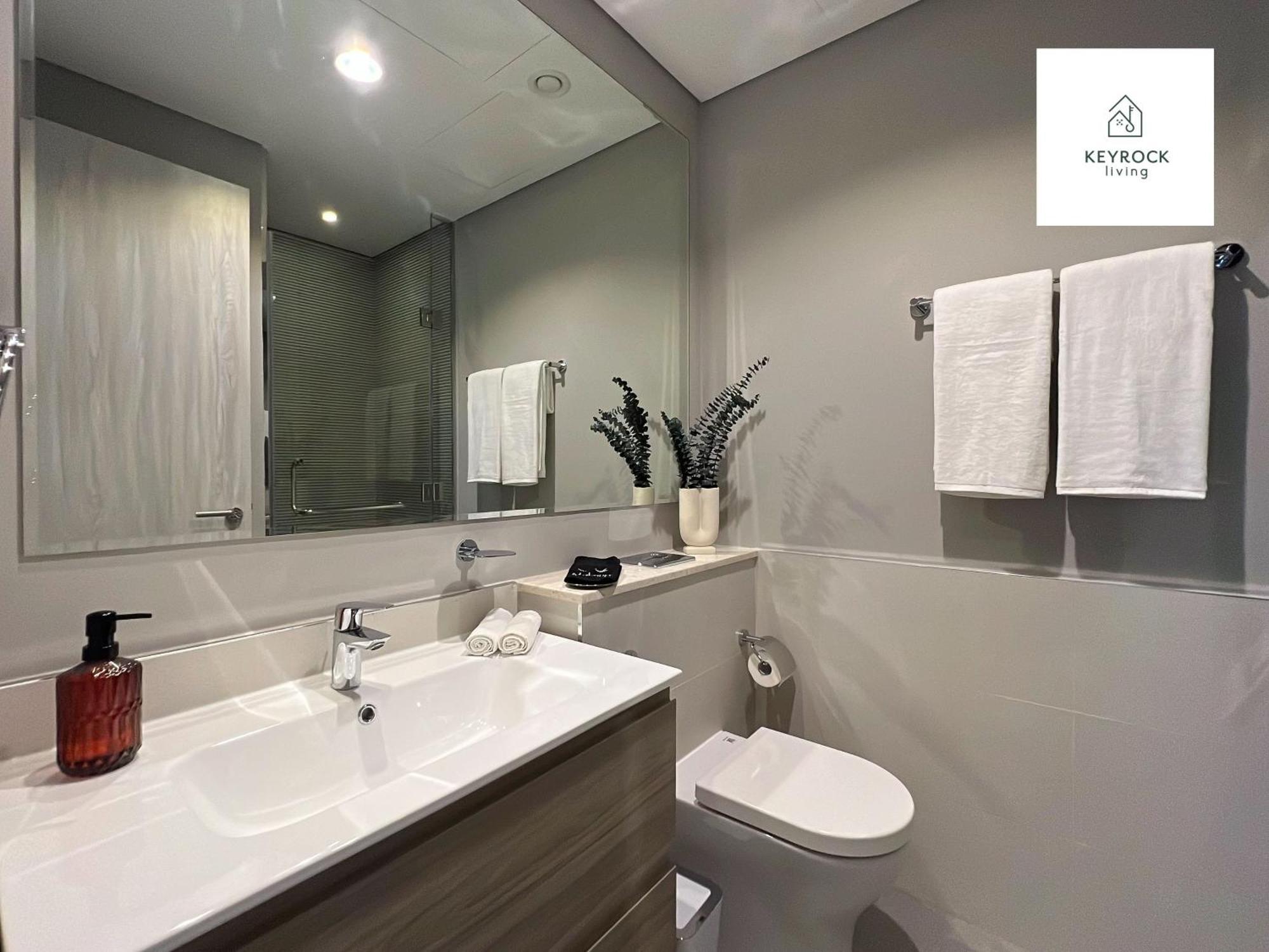 Keyrock Living - 1 Bedroom - Business Bay - Near Metro Station - Zada Tower * Dubai