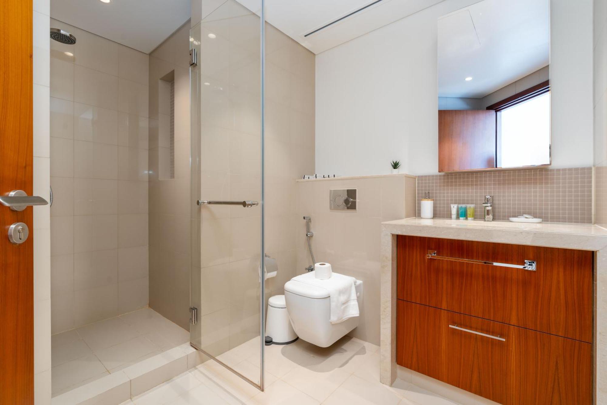 Lux Apt-burj View Opp. Dxb Mall