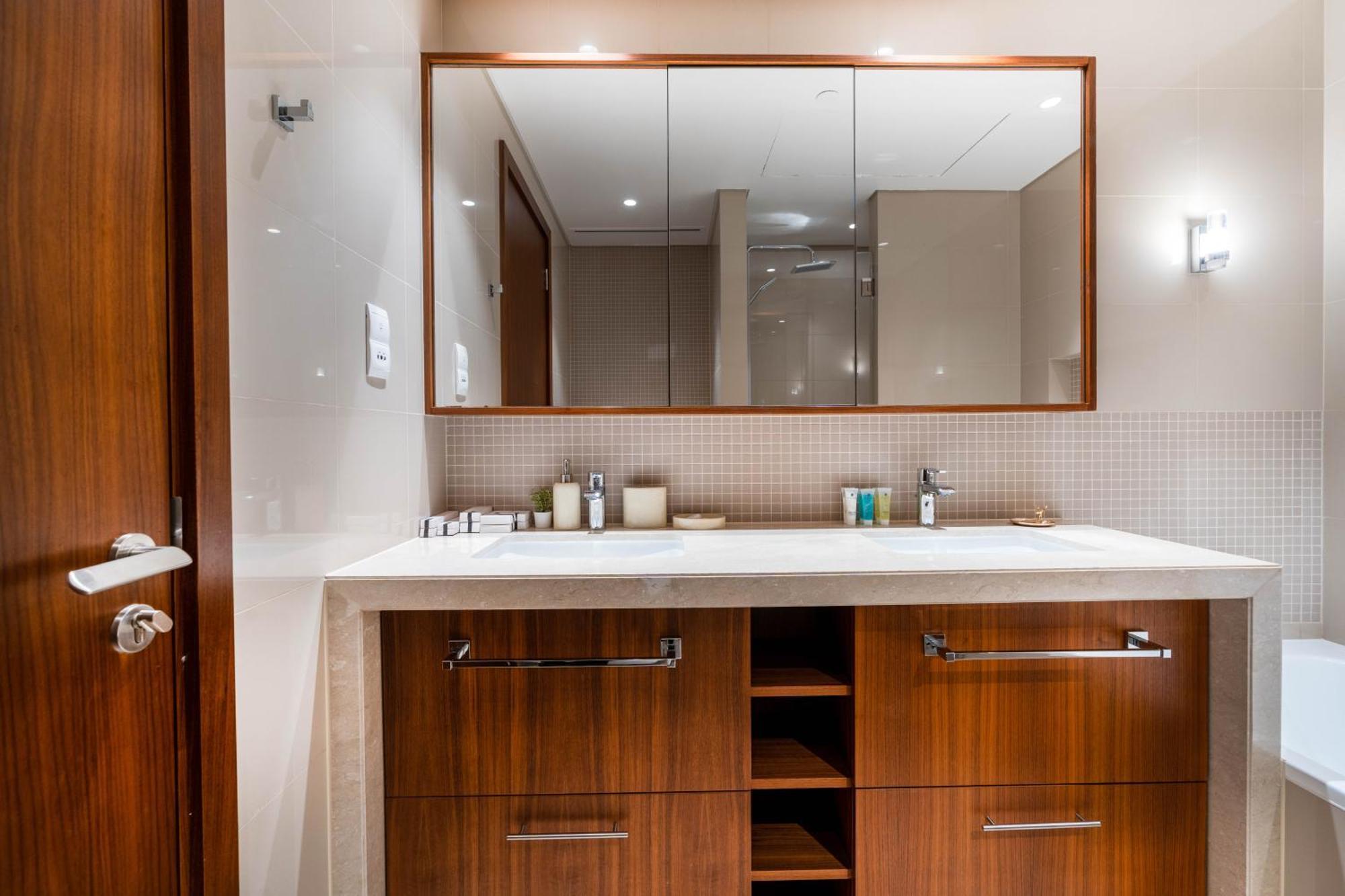 Apartment Lux Apt-burj View Opp. Dxb Mall