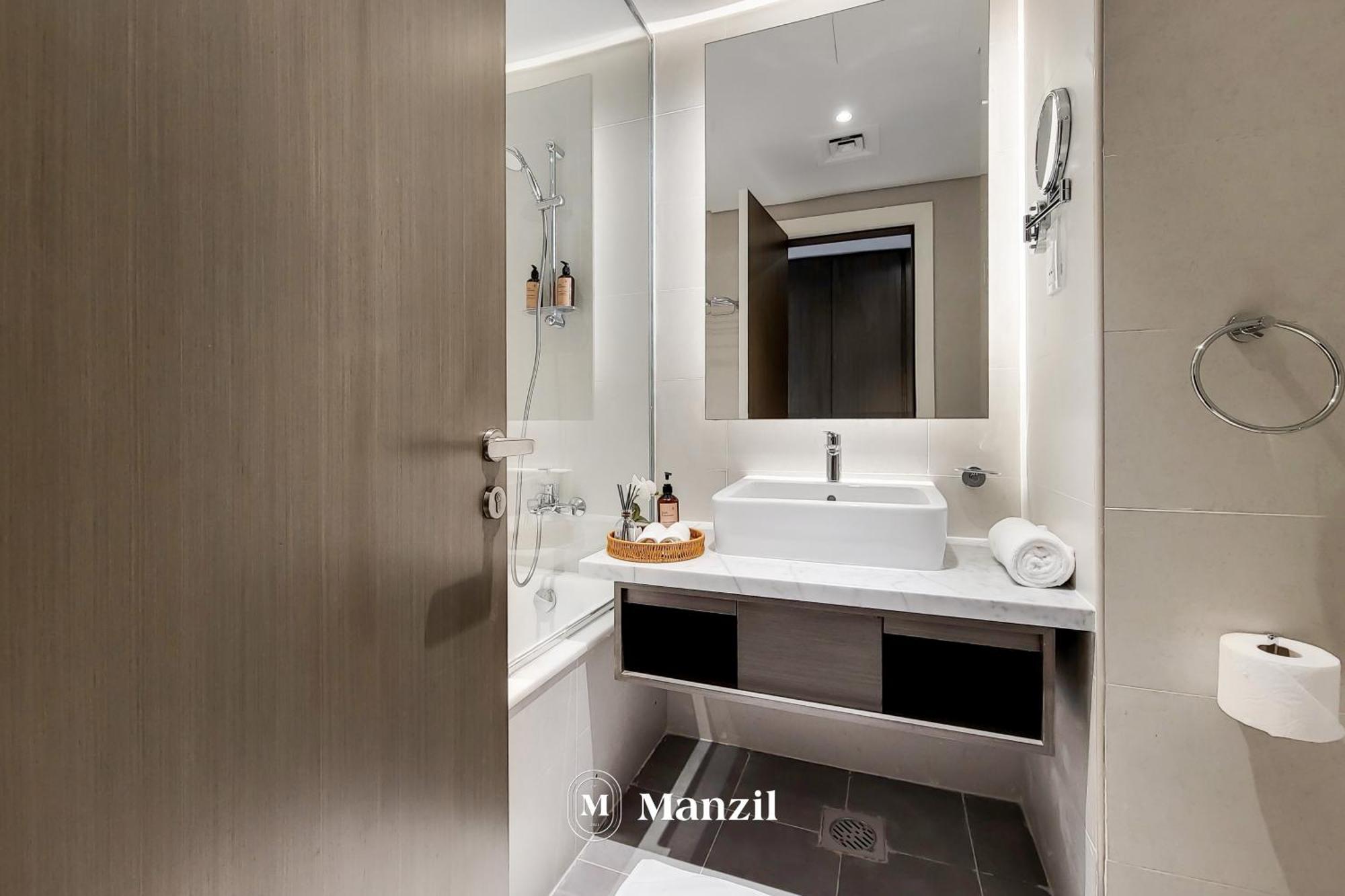 Apartment Manzil - Luxurious 1br Waterfront At Damac Maison Prive With Burj Views