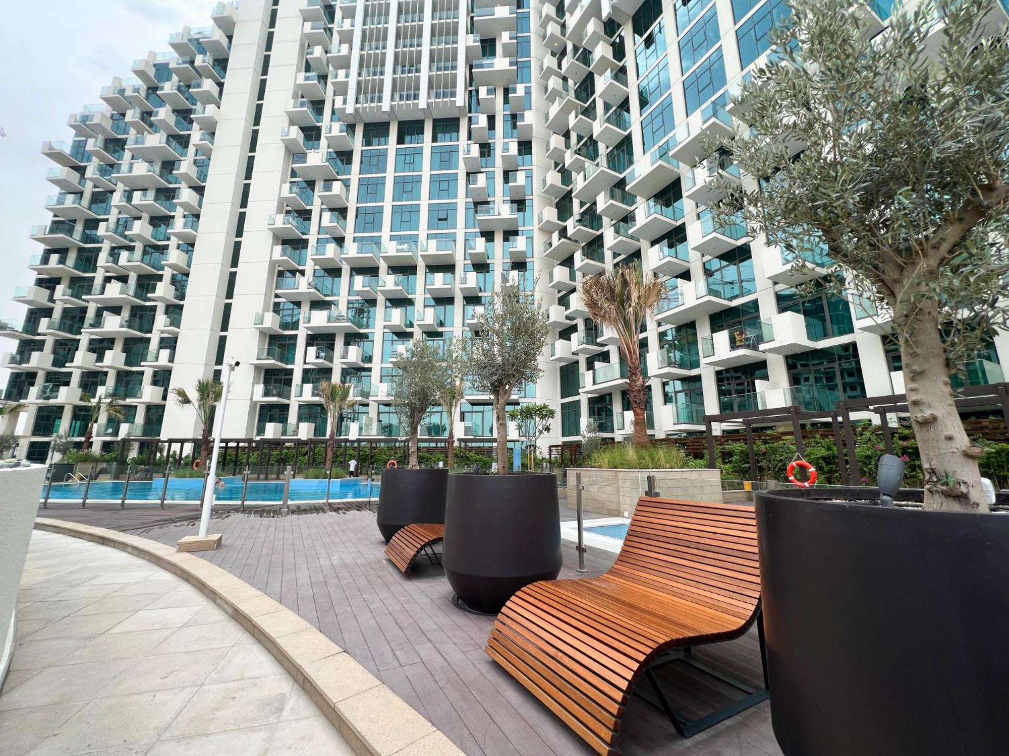 Bright 1bdr Massive Terrace Overlooking Downtown Dubai