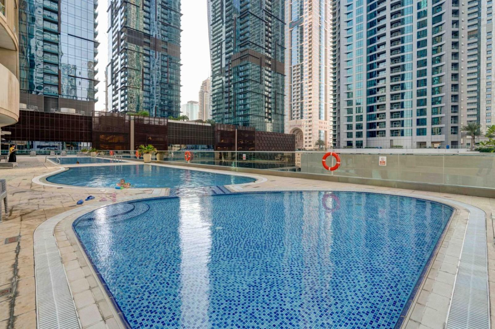Apartment Marina Heights Tower 2 Bhk With Lavish View *