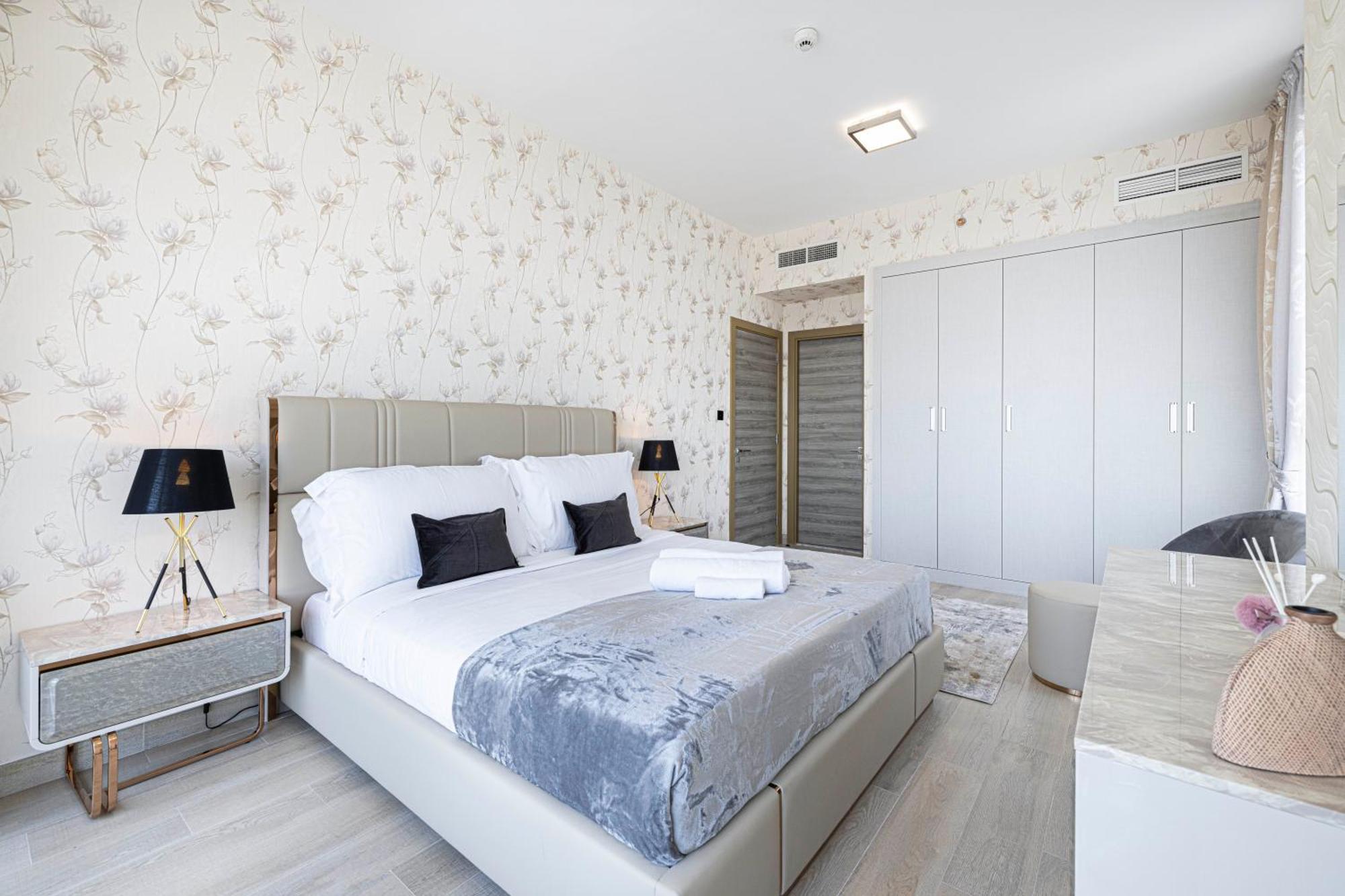 Ultra-luxury / Marina & Burj Khalifa View/ High Floor Dubai