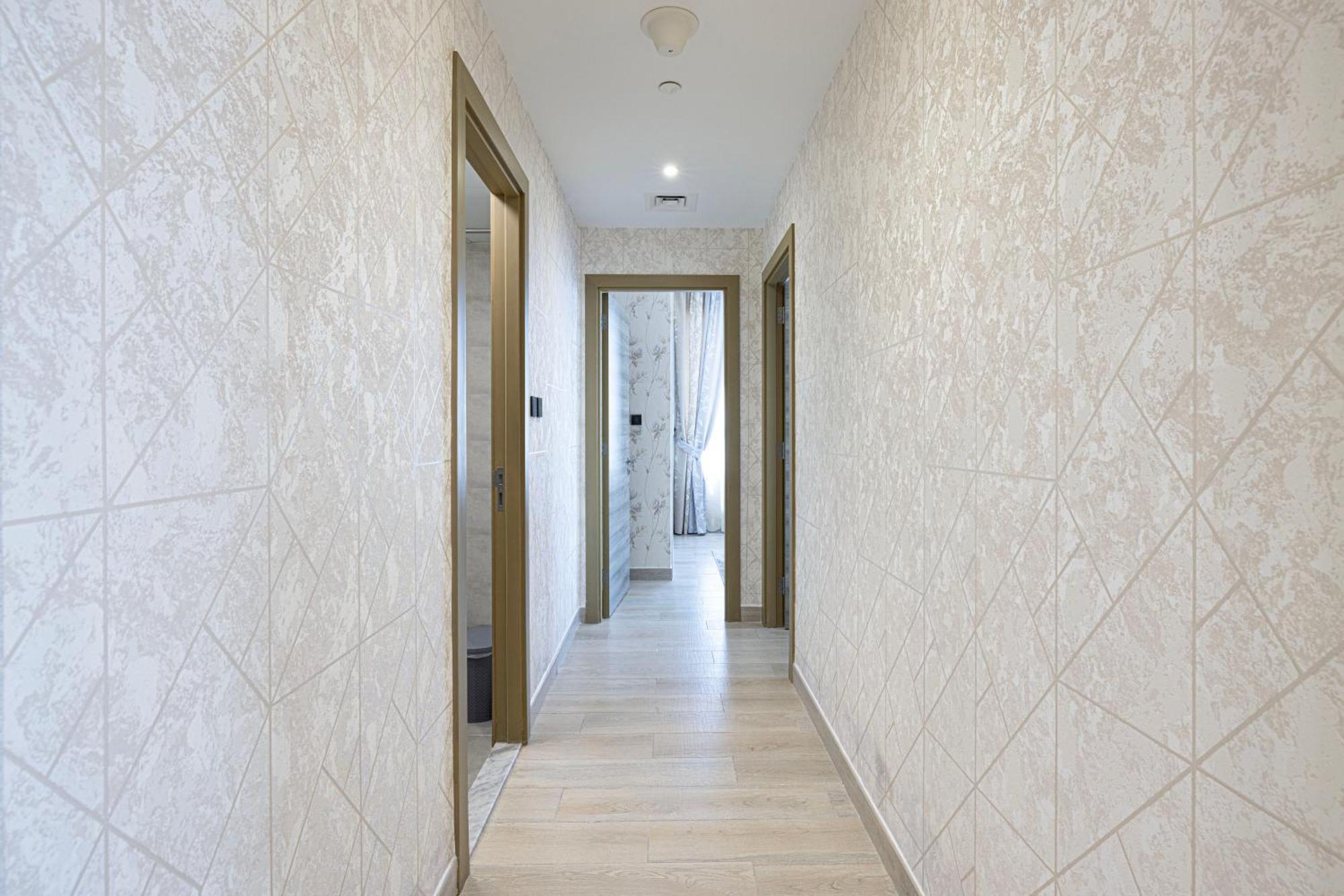 Ultra-luxury / Marina & Burj Khalifa View/ High Floor Apartment