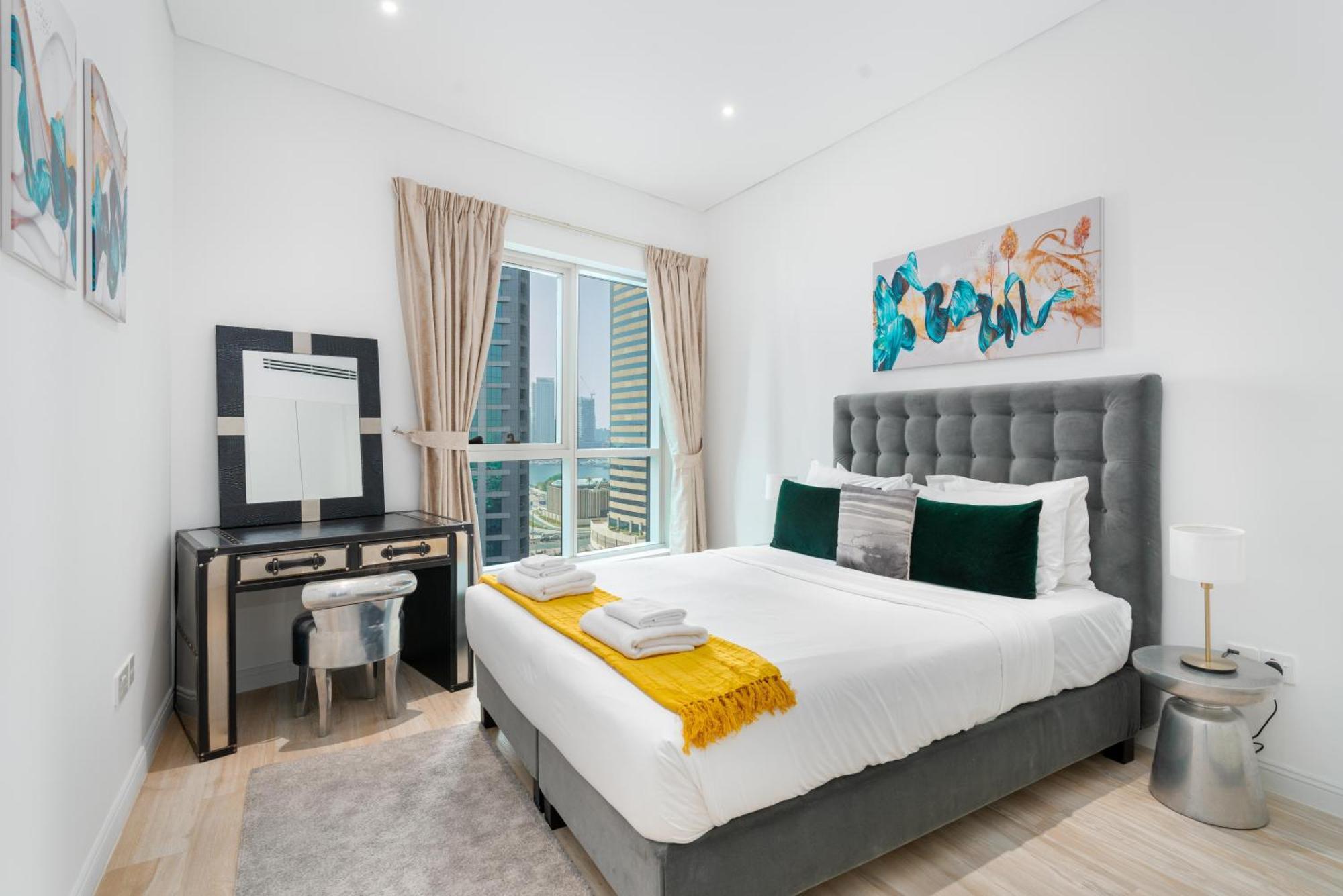Marina Heights Tower 2 Bhk With Lavish View Apartment