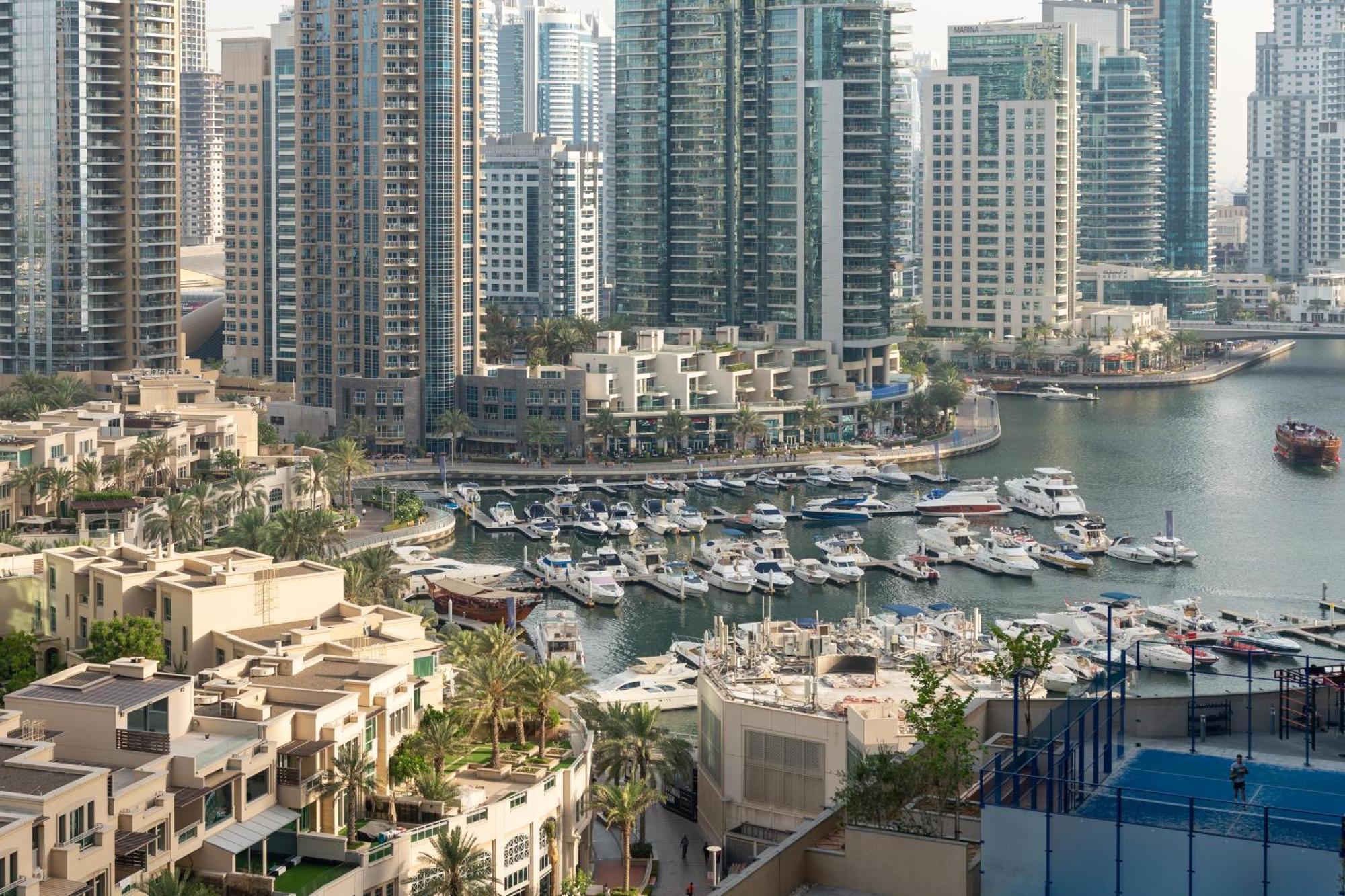 Marina Heights Tower 2 Bhk With Lavish View Apartment *
