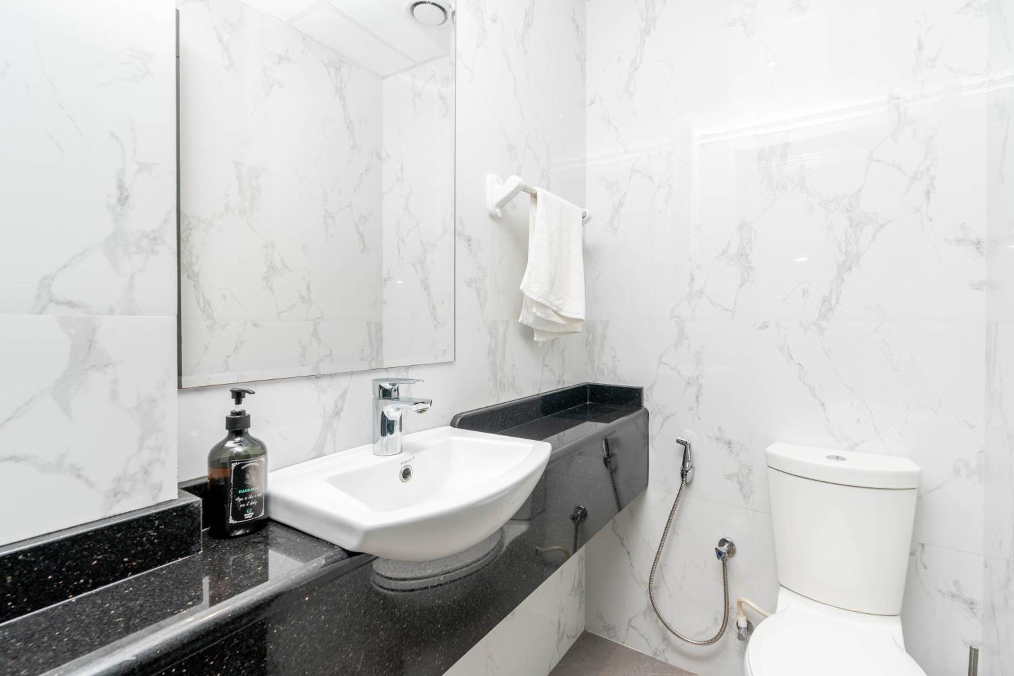 White Sage - Elite Business Bay Apartment