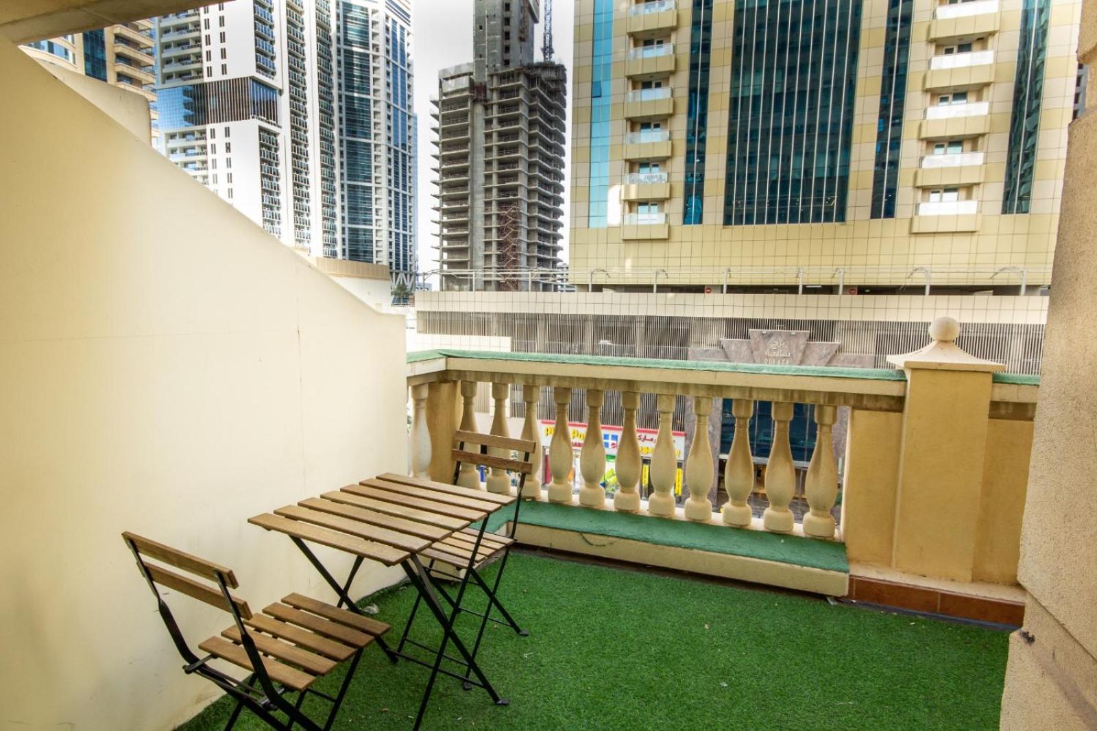 Classy For Ladies In Dubai, Marina فتيات فقط *