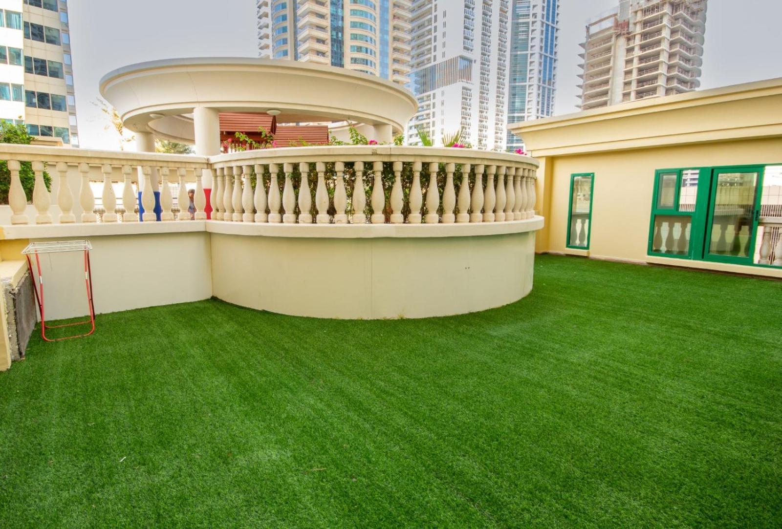 Classy For Ladies In Dubai, Marina فتيات فقط