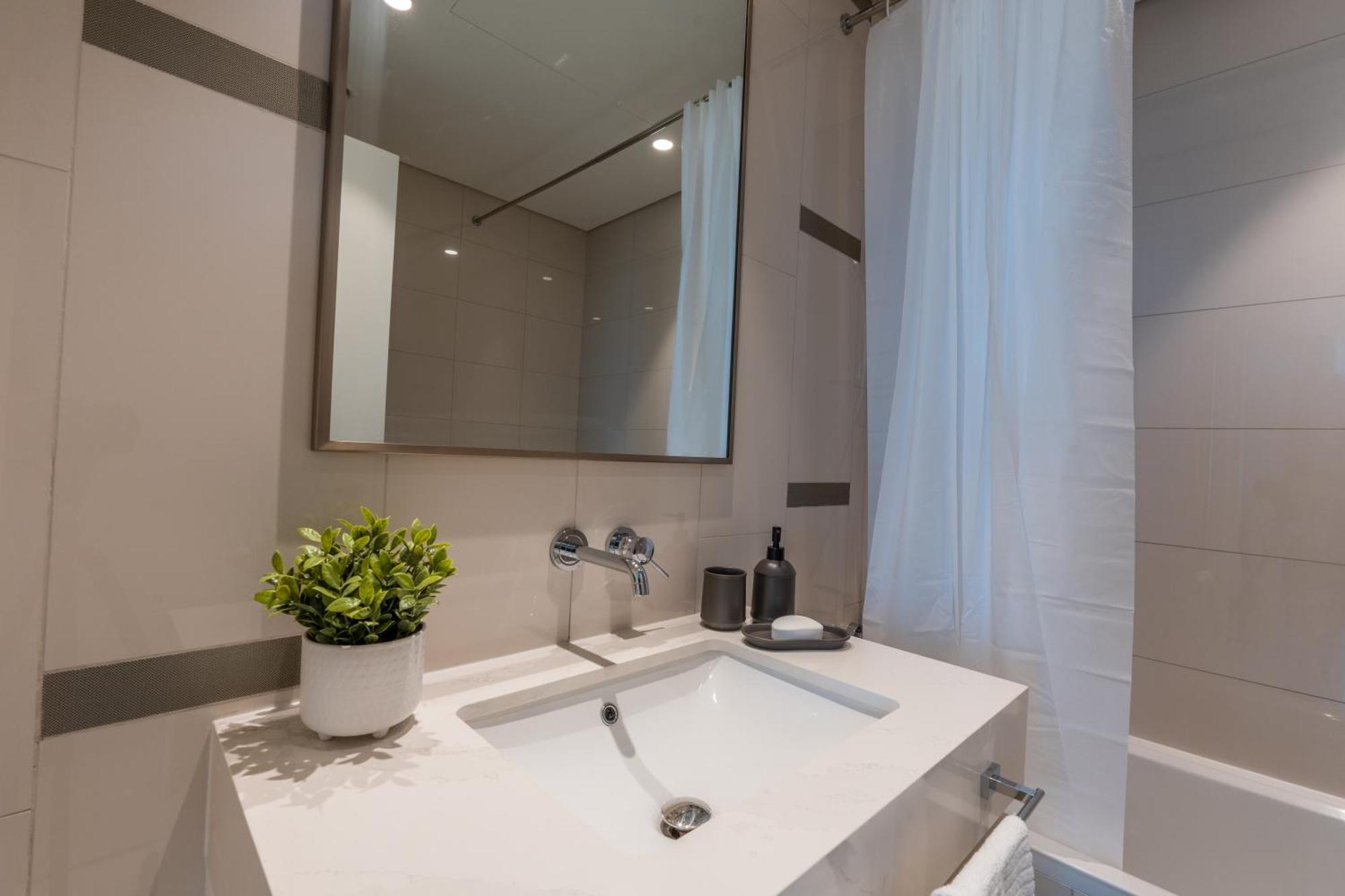 Elegant 3br With Private Beach Access Apartment Dubai