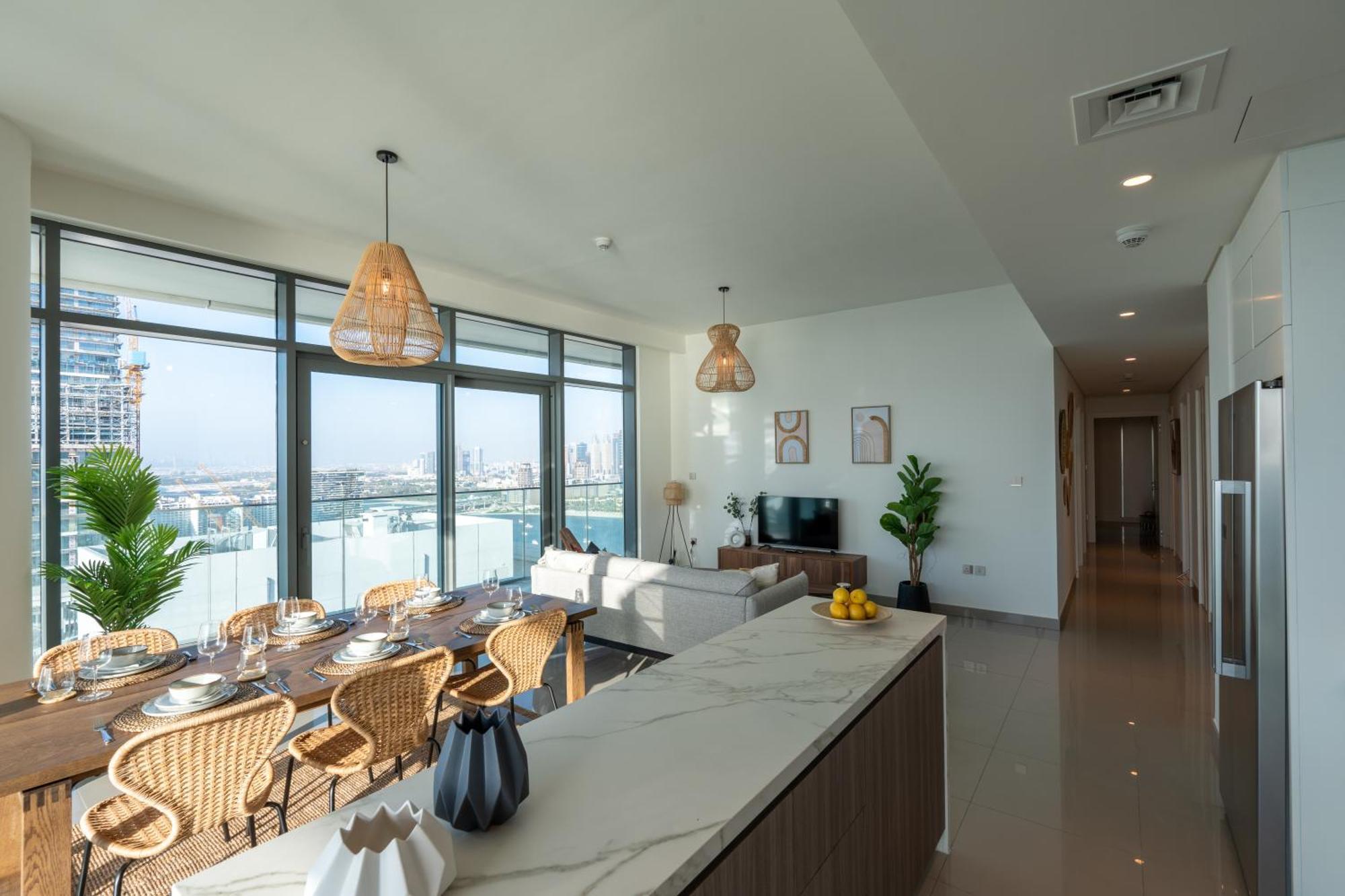Elegant 3br With Private Beach Access Apartment