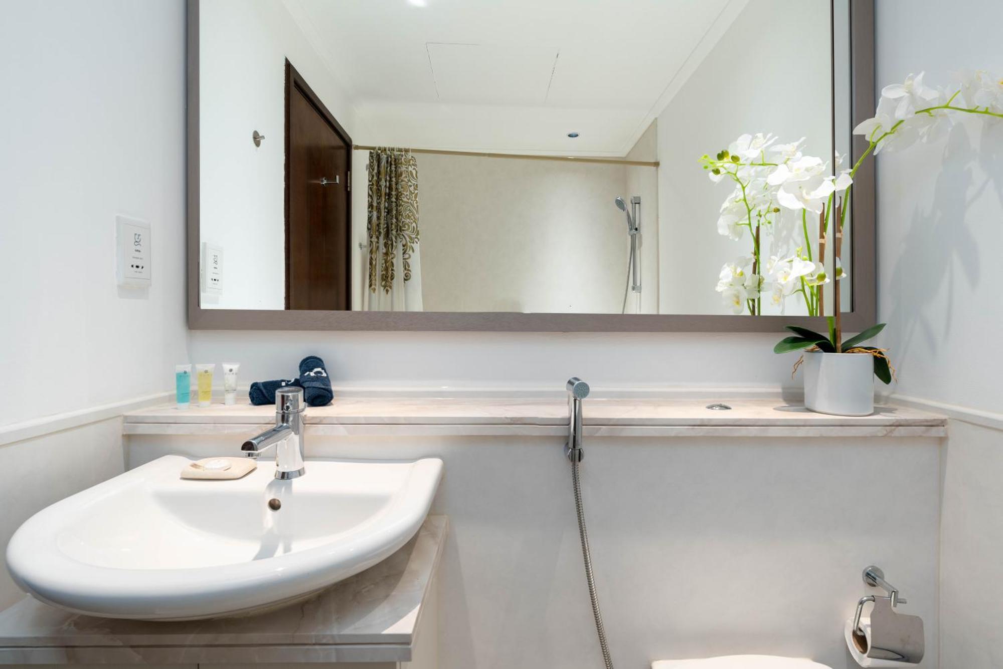 Stunning Sea And Marina Views / 2 Bedroom Penthouse / Marina Apartment