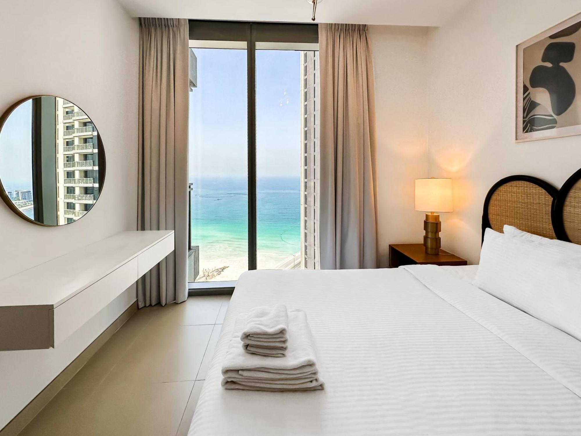 Apartment Luxury Staycation - 52 42 Emaar Tower A And B
